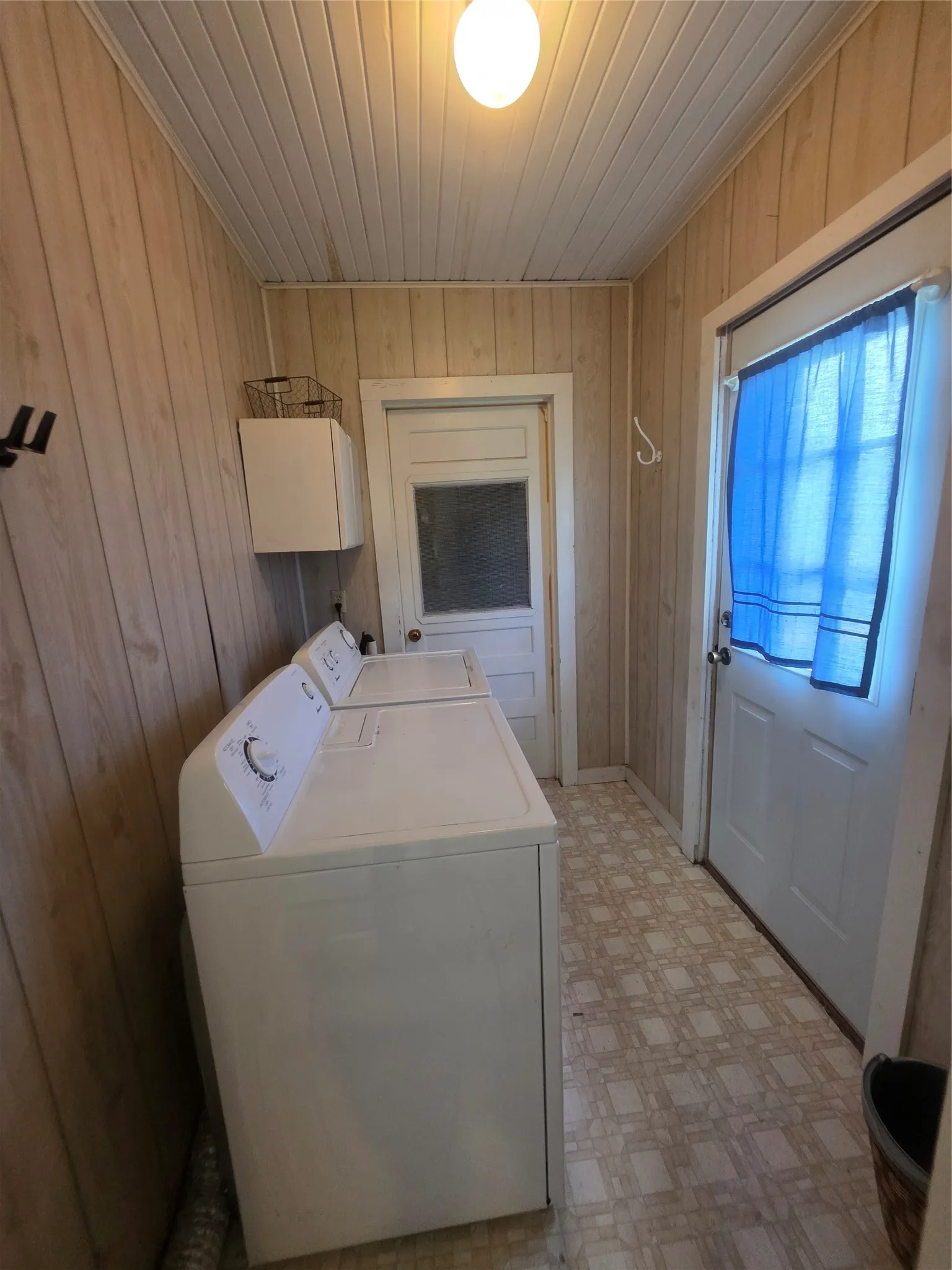 Single Family Residence For Sale in Young County , 1213 Hillcrest Drive, Graham, Texas 76450, 3 Bedrooms, 2 Bathrooms, 1 Garage spaces, 1,414 Sqft, built in 1955, Price $229,900, mls#21285258, Real Estate Agent in Graham, Homes For Sale in Young county, Homes For Sale in Graham, Realtor in Graham Texas, Real Estate Brokerage Independent Realty Texas, Luminita Cordes Realtor