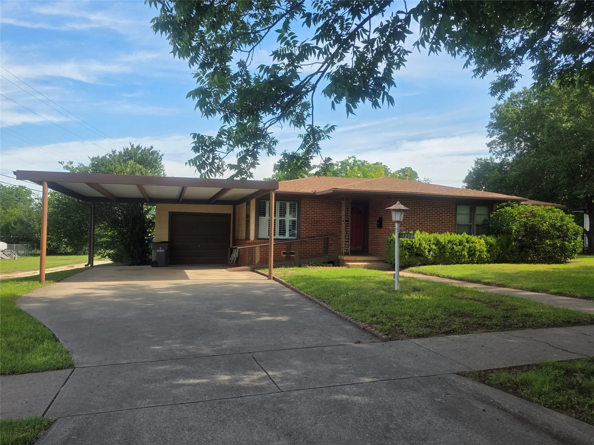 Single Family Residence For Sale in Young County , 1213 Hillcrest Drive, Graham, Texas 76450, 3 Bedrooms, 2 Bathrooms, 1 Garage spaces, 1,414 Sqft, built in 1955, Price $229,900, mls#21285258, Real Estate Agent in Graham, Homes For Sale in Young county, Homes For Sale in Graham, Realtor in Graham Texas, Real Estate Brokerage Independent Realty Texas, Luminita Cordes Realtor