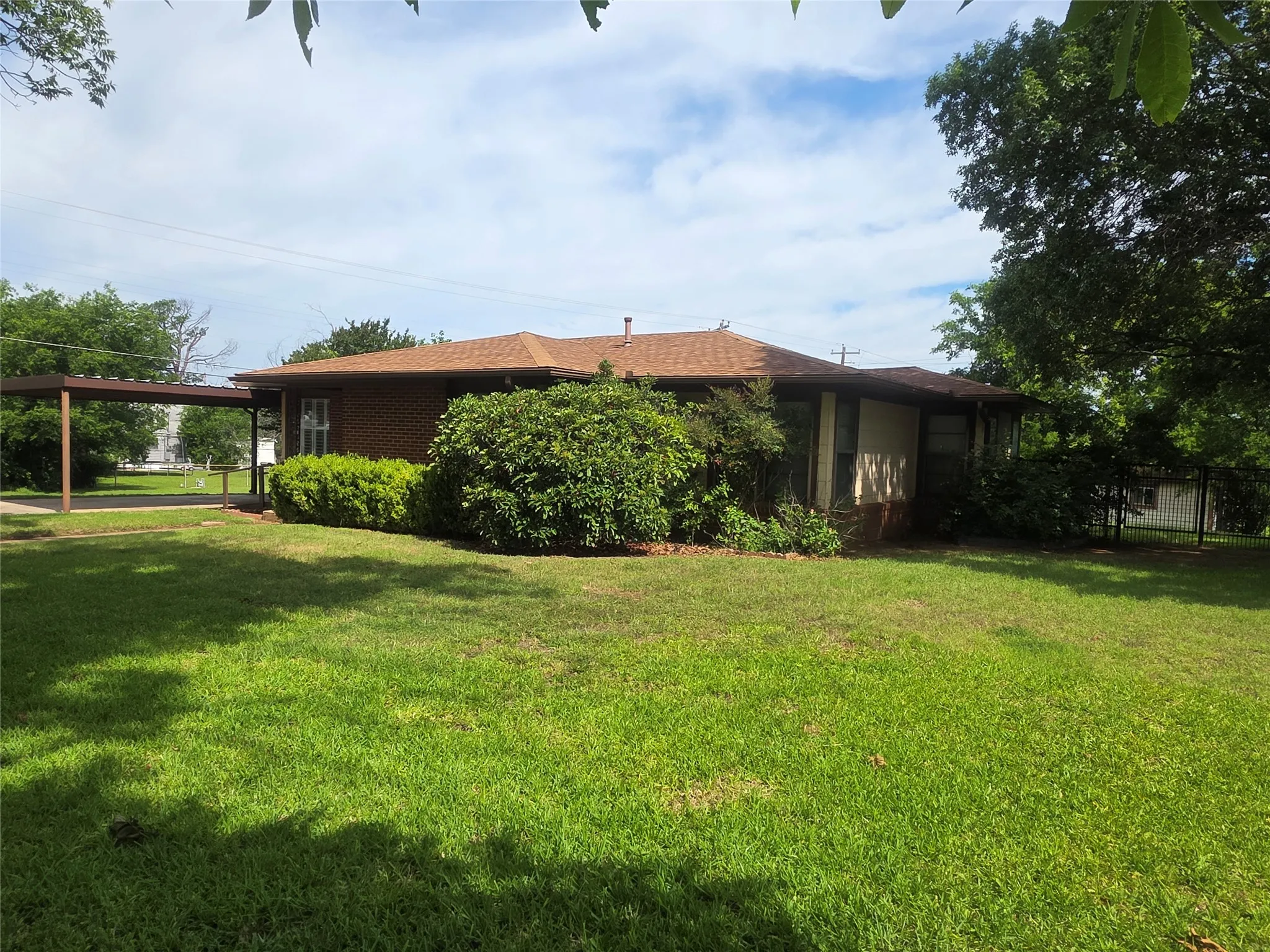Single Family Residence For Sale in Young County , 1213 Hillcrest Drive, Graham, Texas 76450, 3 Bedrooms, 2 Bathrooms, 1 Garage spaces, 1,414 Sqft, built in 1955, Price $229,900, mls#21285258, Real Estate Agent in Graham, Homes For Sale in Young county, Homes For Sale in Graham, Realtor in Graham Texas, Real Estate Brokerage Independent Realty Texas, Luminita Cordes Realtor
