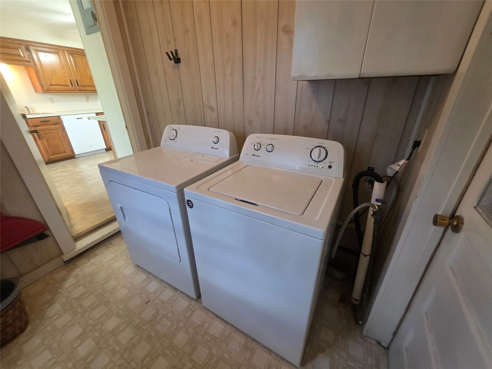 Single Family Residence For Sale in Young County , 1213 Hillcrest Drive, Graham, Texas 76450, 3 Bedrooms, 2 Bathrooms, 1 Garage spaces, 1,414 Sqft, built in 1955, Price $229,900, mls#21285258, Real Estate Agent in Graham, Homes For Sale in Young county, Homes For Sale in Graham, Realtor in Graham Texas, Real Estate Brokerage Independent Realty Texas, Luminita Cordes Realtor