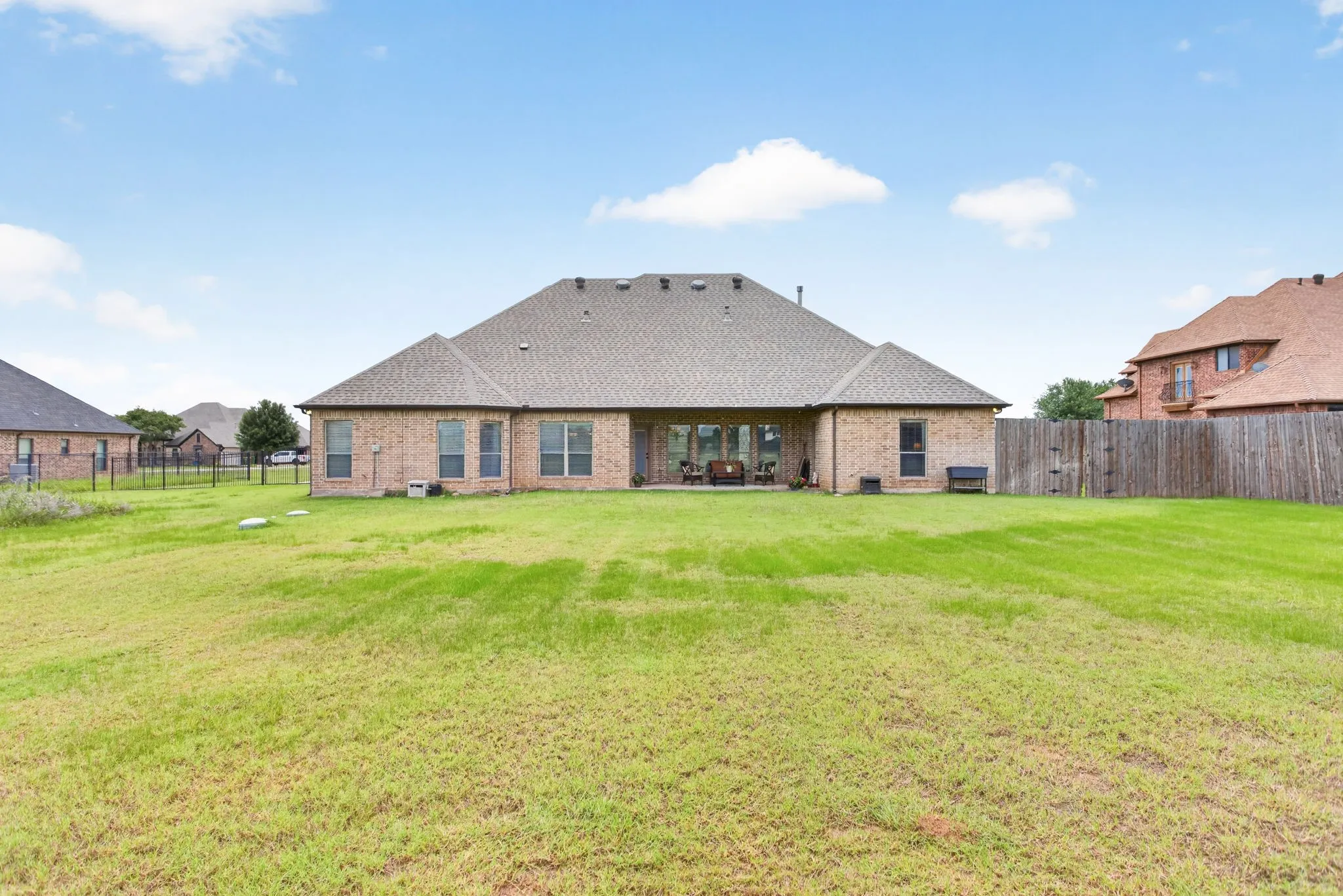 Single Family Residence For Sale in Tarrant County , 7233 Granville Drive, Mansfield, Texas 76063, 4 Bedroom, 4 Bathroom, 3 Garage spaces, 3,251 Sqft, built in 2006, mls#21284693, Real Estate Agent in Mansfield, Homes For Sale in Tarrant county, Homes For Sale in Mansfield, Realtor in Mansfield Texas, Real Estate Brokerage Independent Realty Texas, Luminita Cordes Realtor