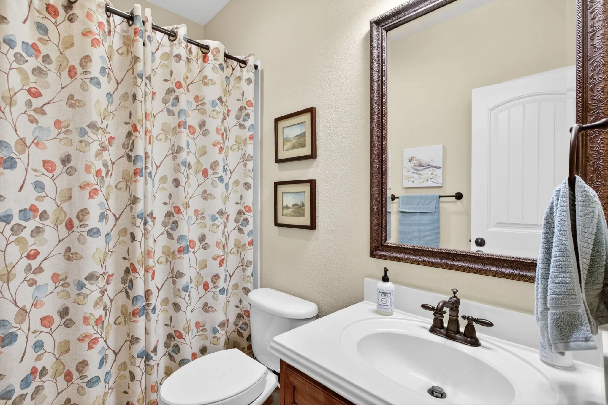 Single Family Residence For Sale in Tarrant County , 7233 Granville Drive, Mansfield, Texas 76063, 4 Bedroom, 4 Bathroom, 3 Garage spaces, 3,251 Sqft, built in 2006, mls#21284693, Real Estate Agent in Mansfield, Homes For Sale in Tarrant county, Homes For Sale in Mansfield, Realtor in Mansfield Texas, Real Estate Brokerage Independent Realty Texas, Luminita Cordes Realtor