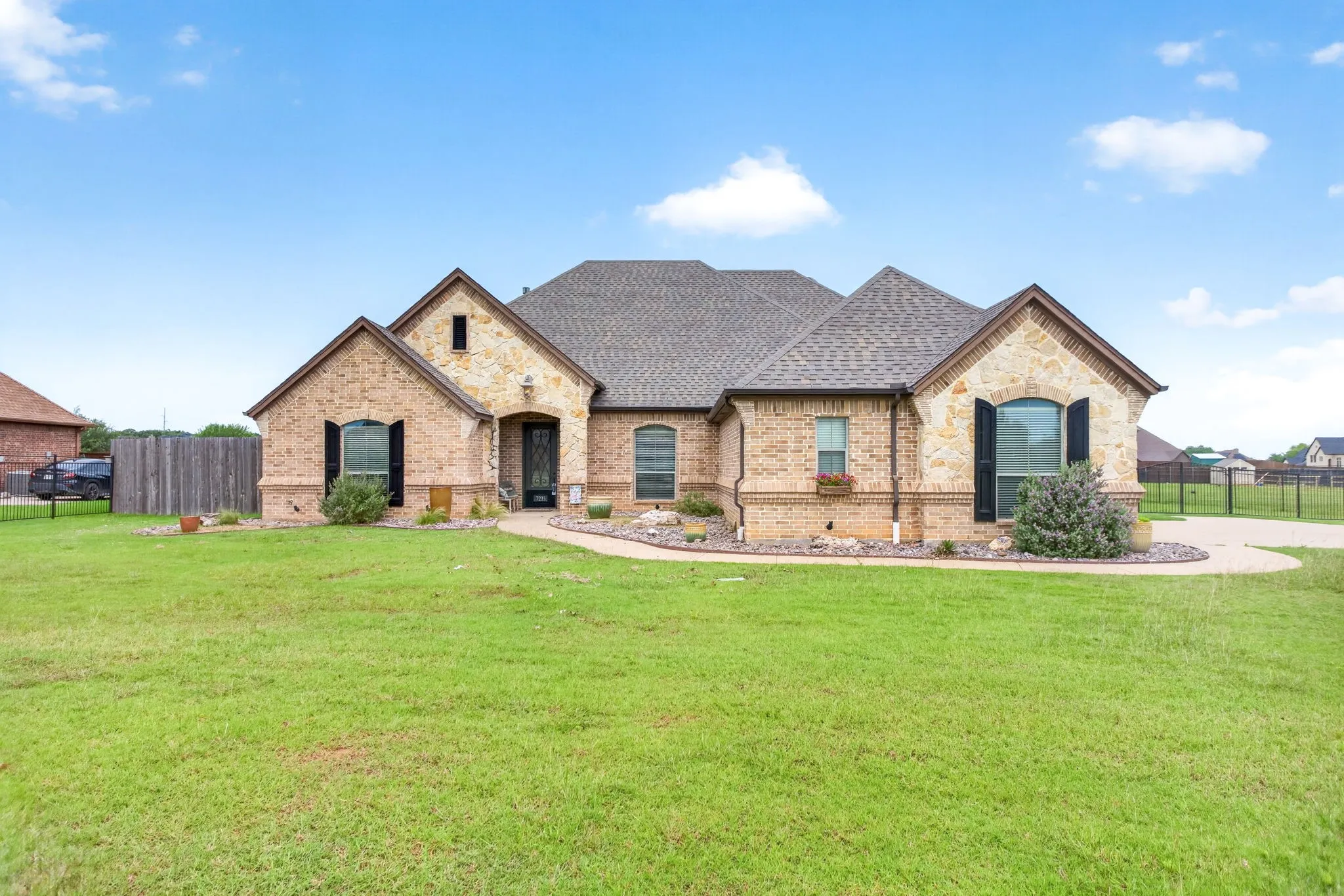 Single Family Residence For Sale in Tarrant County , 7233 Granville Drive, Mansfield, Texas 76063, 4 Bedroom, 4 Bathroom, 3 Garage spaces, 3,251 Sqft, built in 2006, mls#21284693, Real Estate Agent in Mansfield, Homes For Sale in Tarrant county, Homes For Sale in Mansfield, Realtor in Mansfield Texas, Real Estate Brokerage Independent Realty Texas, Luminita Cordes Realtor