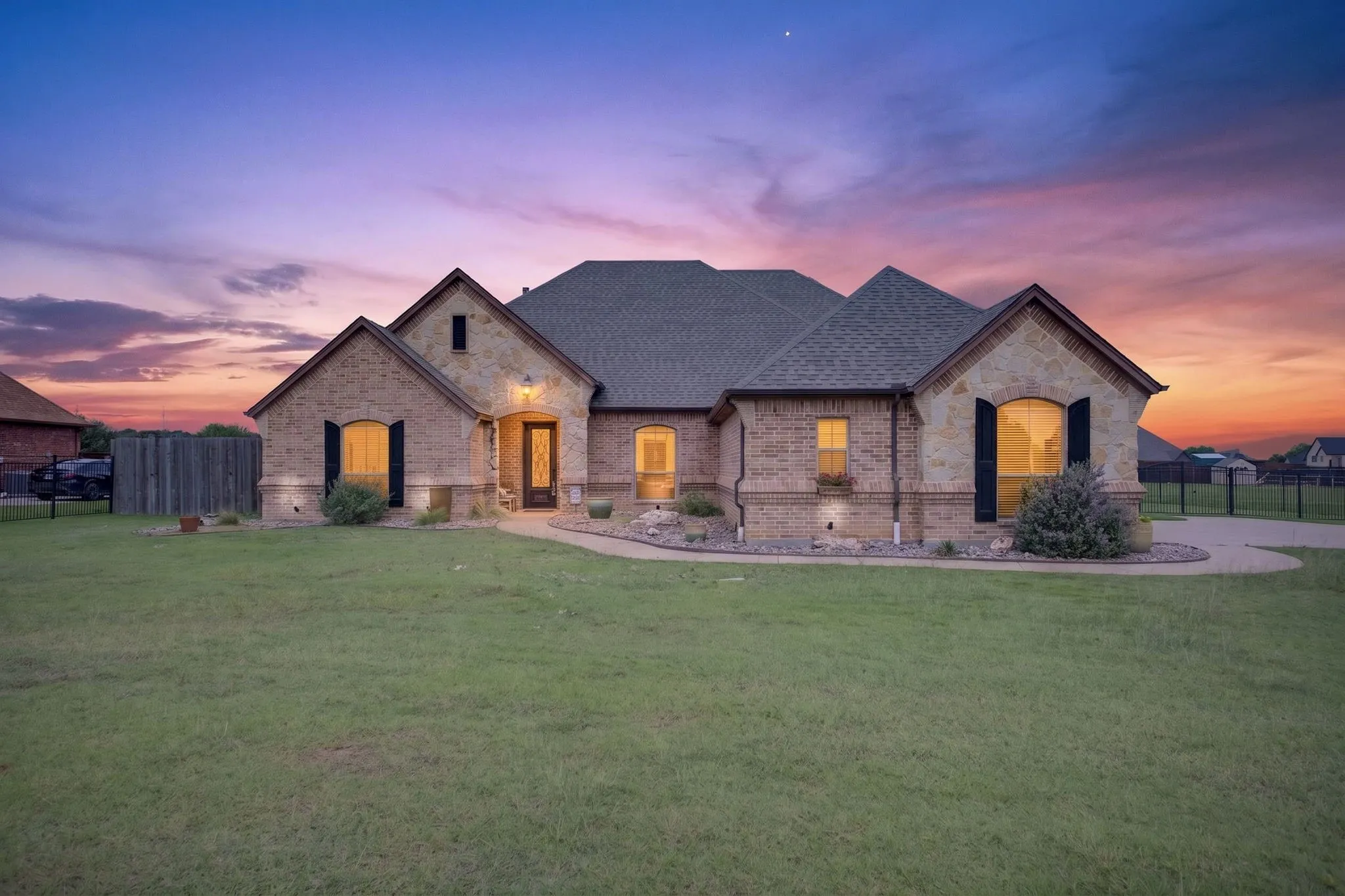 Single Family Residence For Sale in Tarrant County , 7233 Granville Drive, Mansfield, Texas 76063, 4 Bedroom, 4 Bathroom, 3 Garage spaces, 3,251 Sqft, built in 2006, mls#21284693, Real Estate Agent in Mansfield, Homes For Sale in Tarrant county, Homes For Sale in Mansfield, Realtor in Mansfield Texas, Real Estate Brokerage Independent Realty Texas, Luminita Cordes Realtor
