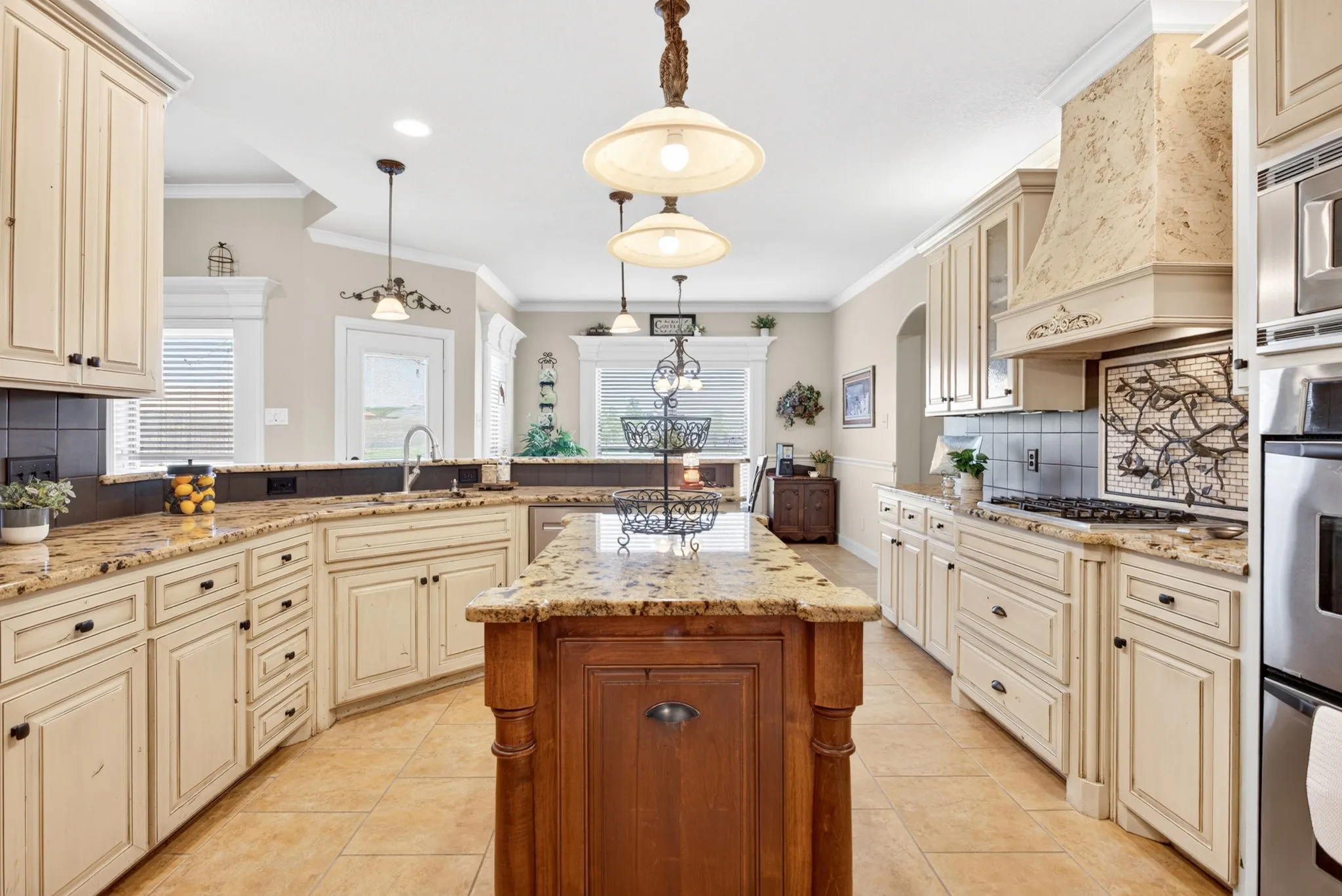 Single Family Residence For Sale in Tarrant County , 7233 Granville Drive, Mansfield, Texas 76063, 4 Bedroom, 4 Bathroom, 3 Garage spaces, 3,251 Sqft, built in 2006, mls#21284693, Real Estate Agent in Mansfield, Homes For Sale in Tarrant county, Homes For Sale in Mansfield, Realtor in Mansfield Texas, Real Estate Brokerage Independent Realty Texas, Luminita Cordes Realtor