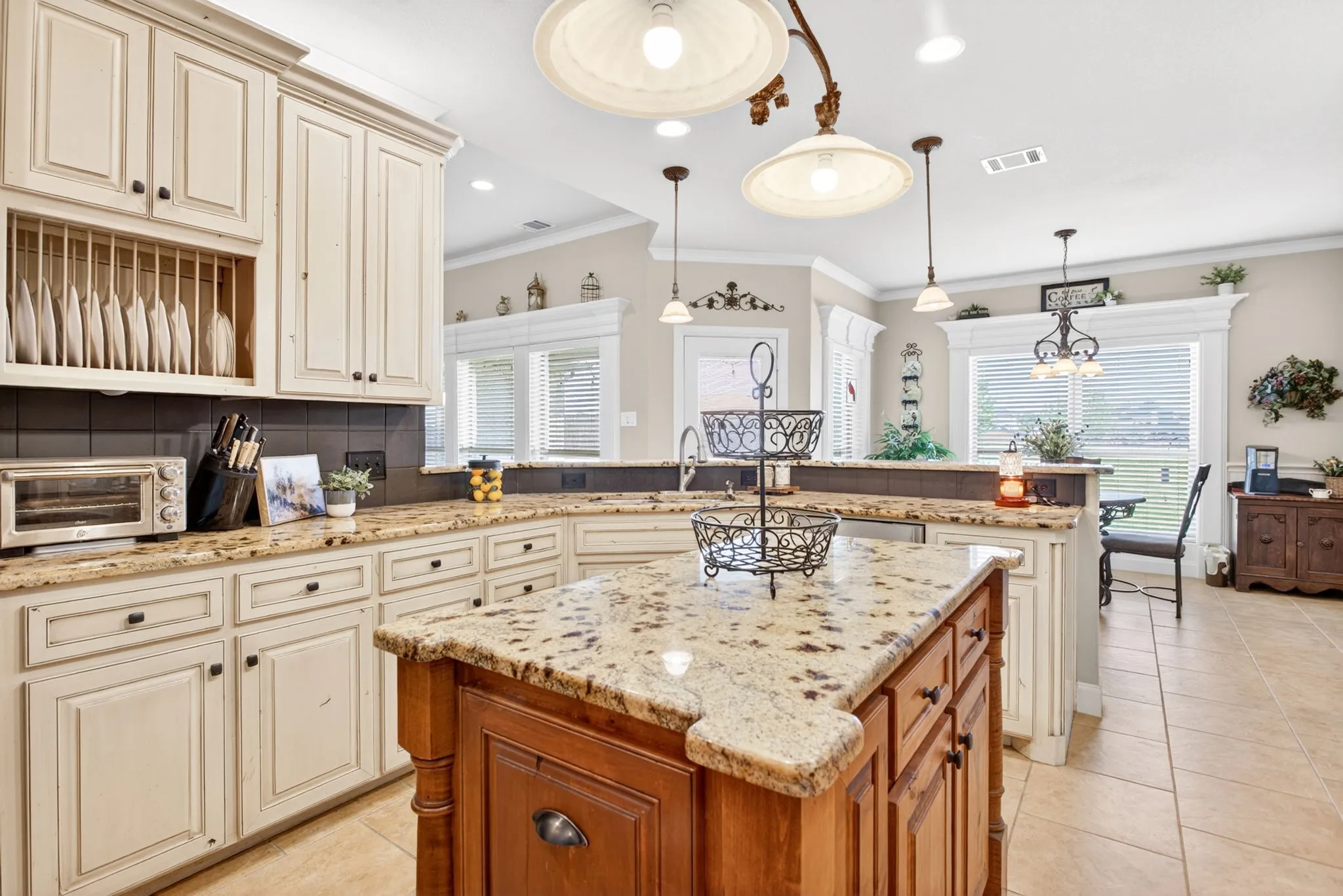 Single Family Residence For Sale in Tarrant County , 7233 Granville Drive, Mansfield, Texas 76063, 4 Bedroom, 4 Bathroom, 3 Garage spaces, 3,251 Sqft, built in 2006, mls#21284693, Real Estate Agent in Mansfield, Homes For Sale in Tarrant county, Homes For Sale in Mansfield, Realtor in Mansfield Texas, Real Estate Brokerage Independent Realty Texas, Luminita Cordes Realtor
