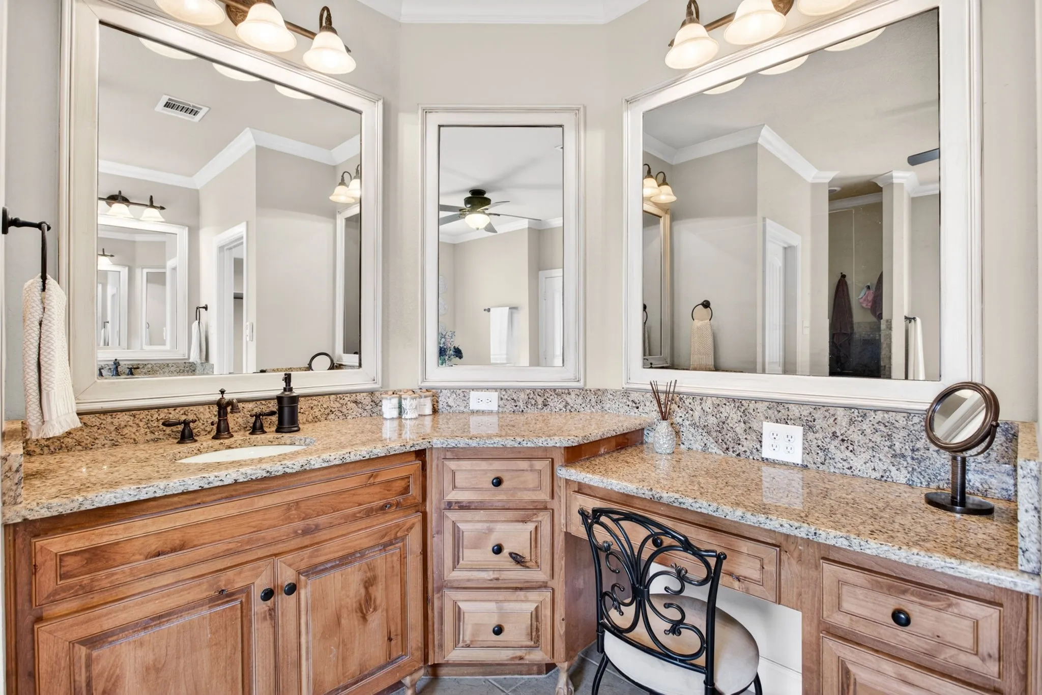 Single Family Residence For Sale in Tarrant County , 7233 Granville Drive, Mansfield, Texas 76063, 4 Bedroom, 4 Bathroom, 3 Garage spaces, 3,251 Sqft, built in 2006, mls#21284693, Real Estate Agent in Mansfield, Homes For Sale in Tarrant county, Homes For Sale in Mansfield, Realtor in Mansfield Texas, Real Estate Brokerage Independent Realty Texas, Luminita Cordes Realtor