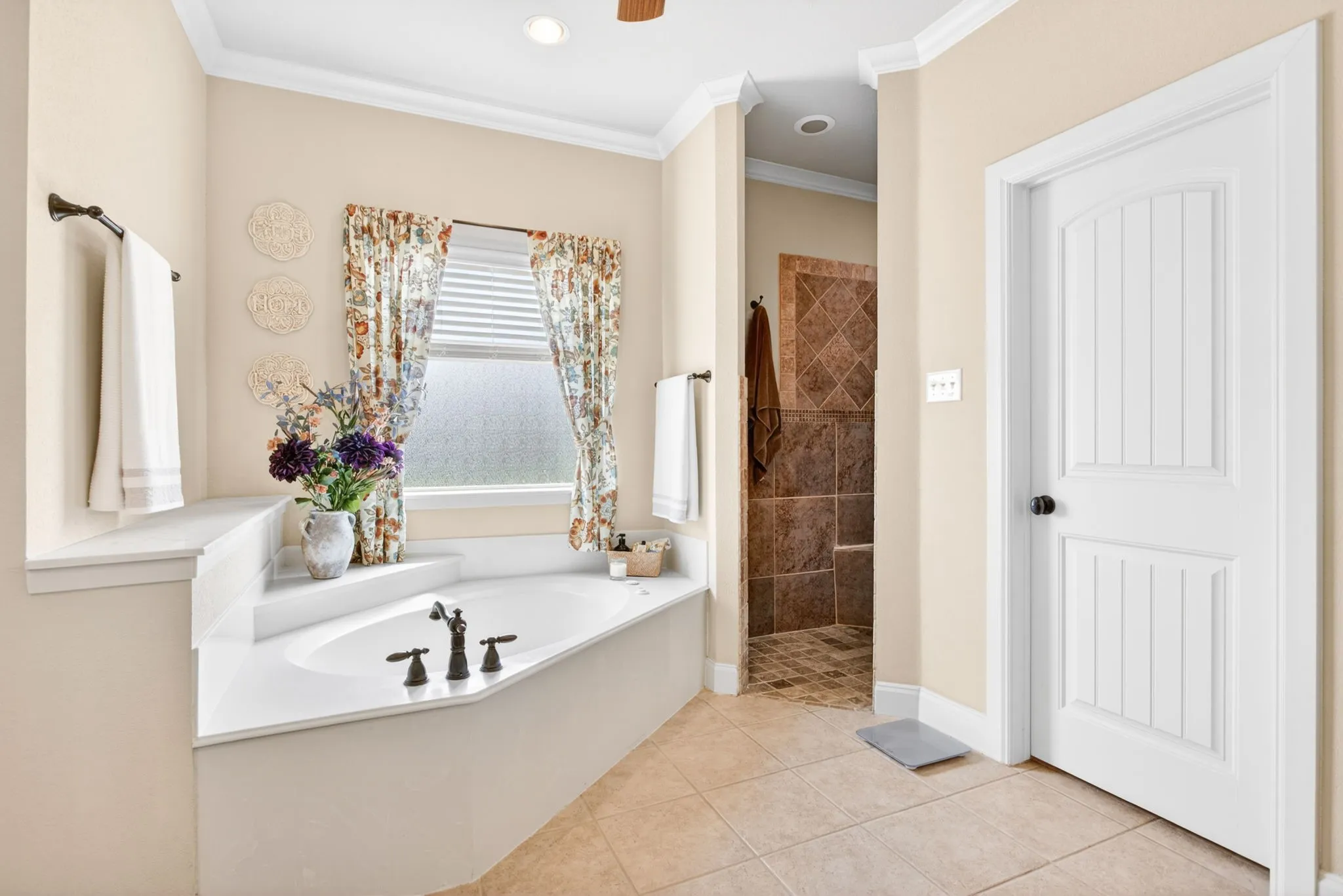 Single Family Residence For Sale in Tarrant County , 7233 Granville Drive, Mansfield, Texas 76063, 4 Bedroom, 4 Bathroom, 3 Garage spaces, 3,251 Sqft, built in 2006, mls#21284693, Real Estate Agent in Mansfield, Homes For Sale in Tarrant county, Homes For Sale in Mansfield, Realtor in Mansfield Texas, Real Estate Brokerage Independent Realty Texas, Luminita Cordes Realtor
