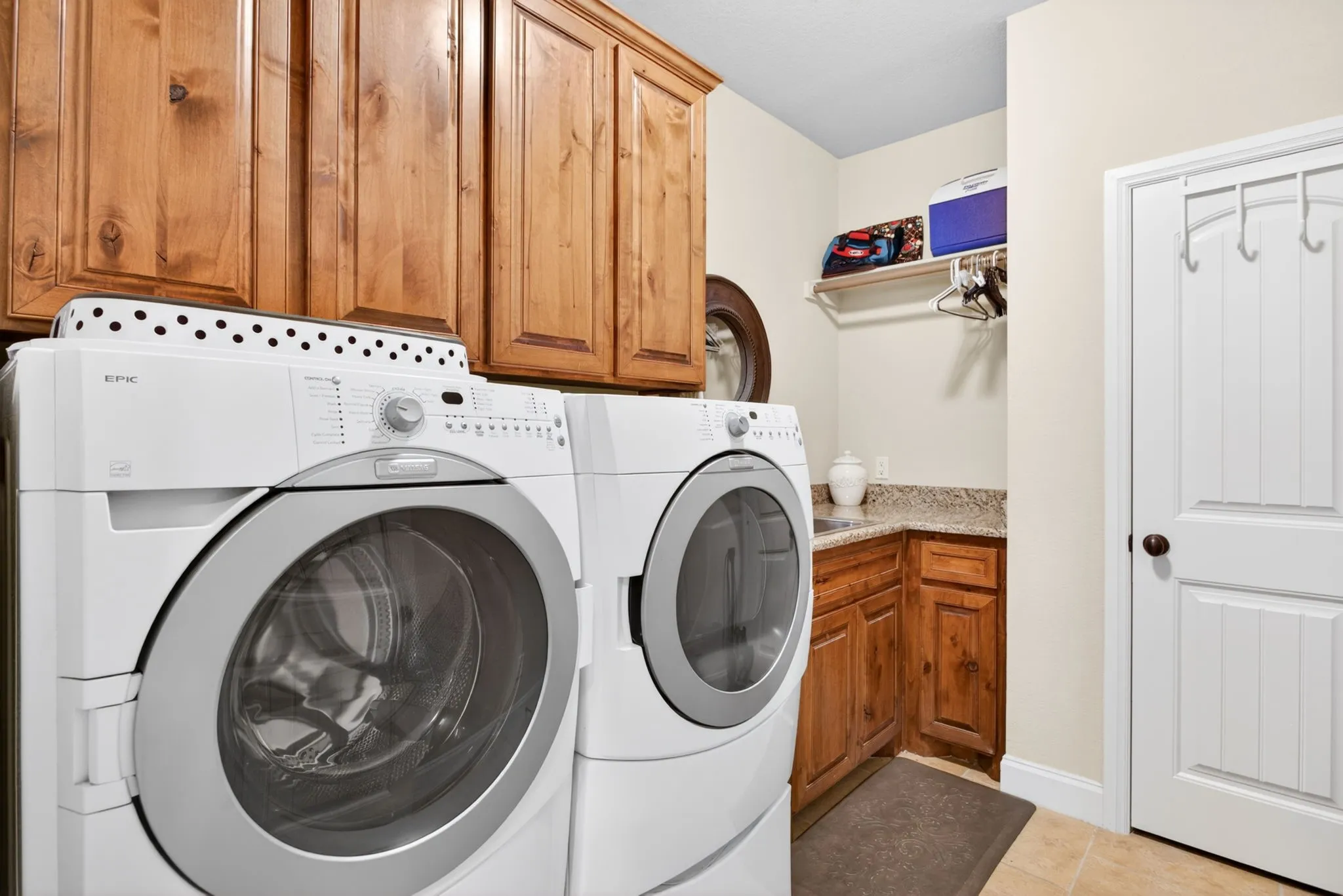 Single Family Residence For Sale in Tarrant County , 7233 Granville Drive, Mansfield, Texas 76063, 4 Bedroom, 4 Bathroom, 3 Garage spaces, 3,251 Sqft, built in 2006, mls#21284693, Real Estate Agent in Mansfield, Homes For Sale in Tarrant county, Homes For Sale in Mansfield, Realtor in Mansfield Texas, Real Estate Brokerage Independent Realty Texas, Luminita Cordes Realtor
