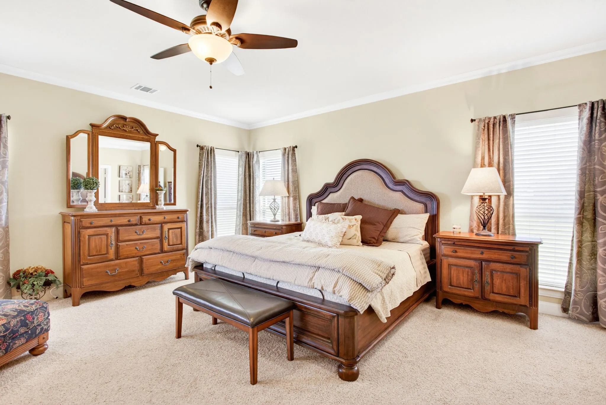 Single Family Residence For Sale in Tarrant County , 7233 Granville Drive, Mansfield, Texas 76063, 4 Bedroom, 4 Bathroom, 3 Garage spaces, 3,251 Sqft, built in 2006, mls#21284693, Real Estate Agent in Mansfield, Homes For Sale in Tarrant county, Homes For Sale in Mansfield, Realtor in Mansfield Texas, Real Estate Brokerage Independent Realty Texas, Luminita Cordes Realtor