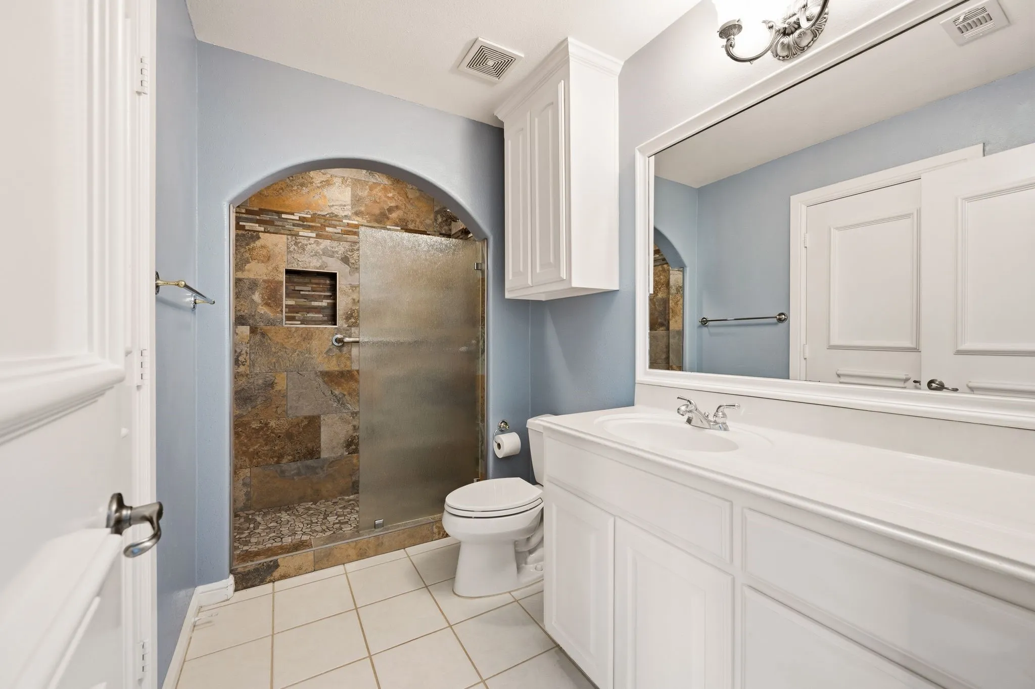 Single Family Residence For Sale in Denton County , 3091 Whispering Oaks Drive, Highland Village, Texas 75077, 5 Bedroom, 5 Bathroom, 3 Garage spaces, 4,668 Sqft, built in 2000, mls#21283186, Real Estate Agent in Highland Village, Homes For Sale in Denton county, Homes For Sale in Highland Village, Realtor in Highland Village Texas, Real Estate Brokerage Independent Realty Texas, Luminita Cordes Realtor