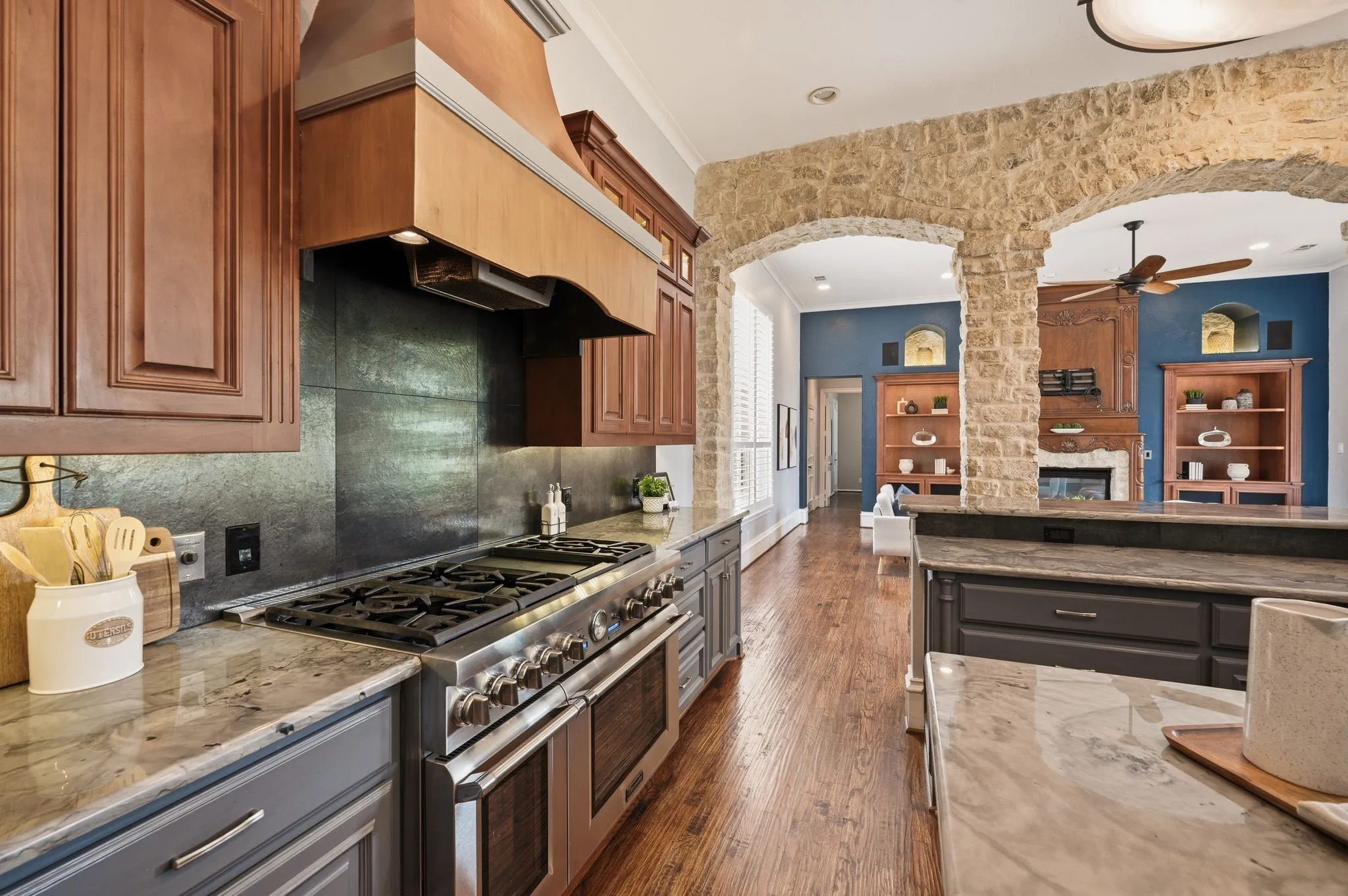 Single Family Residence For Sale in Denton County , 3091 Whispering Oaks Drive, Highland Village, Texas 75077, 5 Bedroom, 5 Bathroom, 3 Garage spaces, 4,668 Sqft, built in 2000, mls#21283186, Real Estate Agent in Highland Village, Homes For Sale in Denton county, Homes For Sale in Highland Village, Realtor in Highland Village Texas, Real Estate Brokerage Independent Realty Texas, Luminita Cordes Realtor