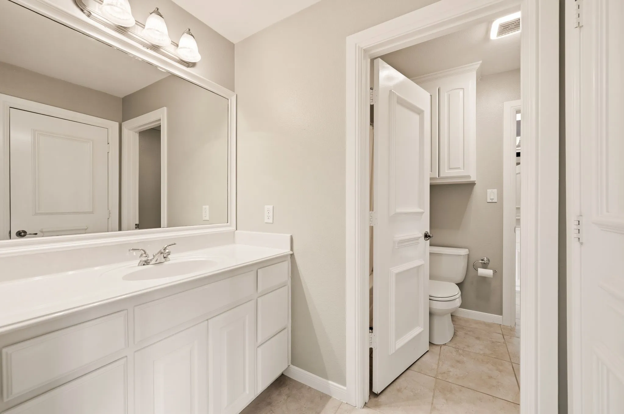 Single Family Residence For Sale in Denton County , 3091 Whispering Oaks Drive, Highland Village, Texas 75077, 5 Bedroom, 5 Bathroom, 3 Garage spaces, 4,668 Sqft, built in 2000, mls#21283186, Real Estate Agent in Highland Village, Homes For Sale in Denton county, Homes For Sale in Highland Village, Realtor in Highland Village Texas, Real Estate Brokerage Independent Realty Texas, Luminita Cordes Realtor