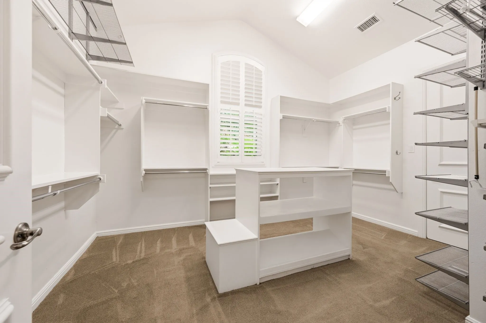 Single Family Residence For Sale in Denton County , 3091 Whispering Oaks Drive, Highland Village, Texas 75077, 5 Bedroom, 5 Bathroom, 3 Garage spaces, 4,668 Sqft, built in 2000, mls#21283186, Real Estate Agent in Highland Village, Homes For Sale in Denton county, Homes For Sale in Highland Village, Realtor in Highland Village Texas, Real Estate Brokerage Independent Realty Texas, Luminita Cordes Realtor