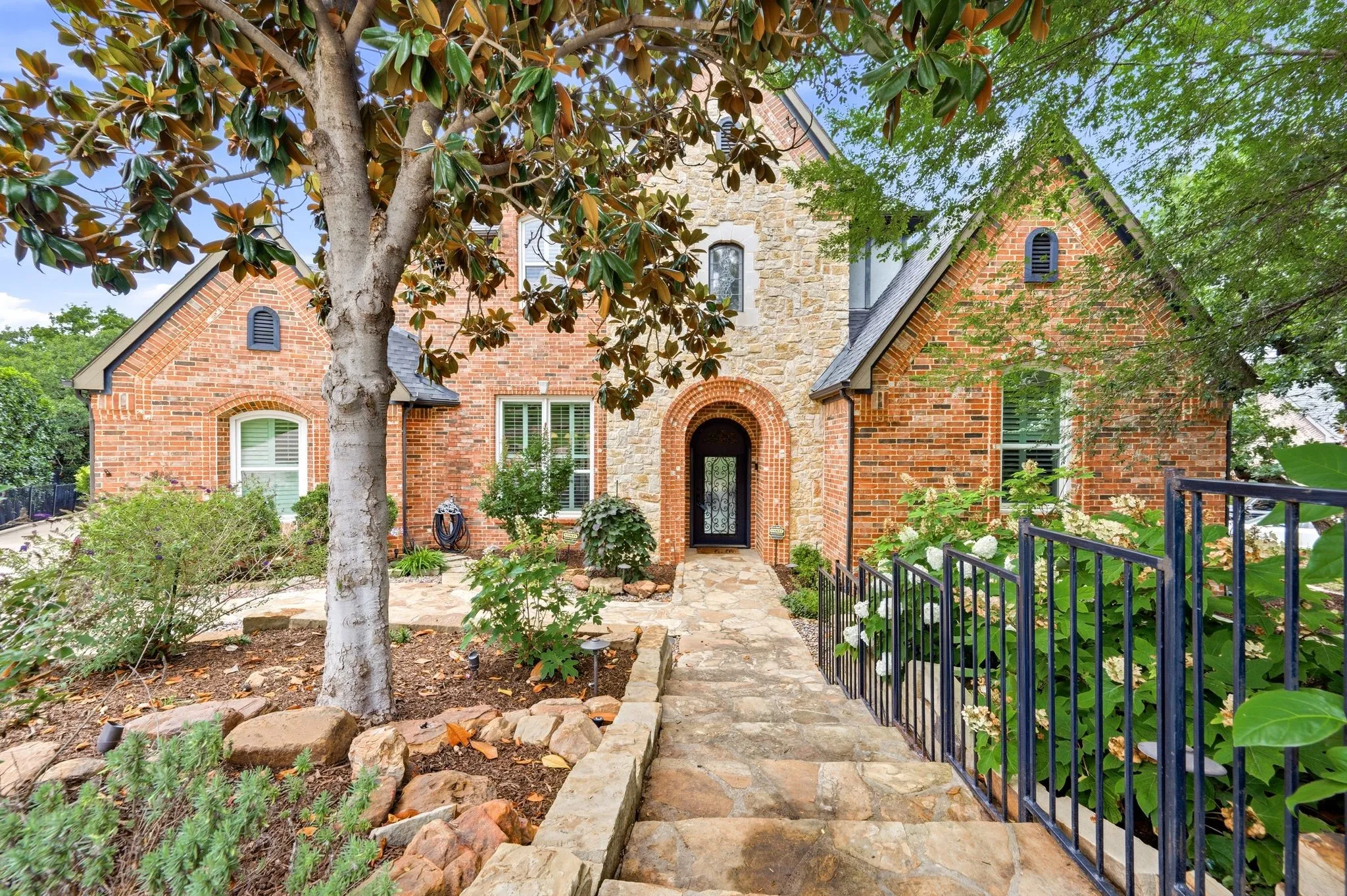 Single Family Residence For Sale in Denton County , 3091 Whispering Oaks Drive, Highland Village, Texas 75077, 5 Bedroom, 5 Bathroom, 3 Garage spaces, 4,668 Sqft, built in 2000, mls#21283186, Real Estate Agent in Highland Village, Homes For Sale in Denton county, Homes For Sale in Highland Village, Realtor in Highland Village Texas, Real Estate Brokerage Independent Realty Texas, Luminita Cordes Realtor