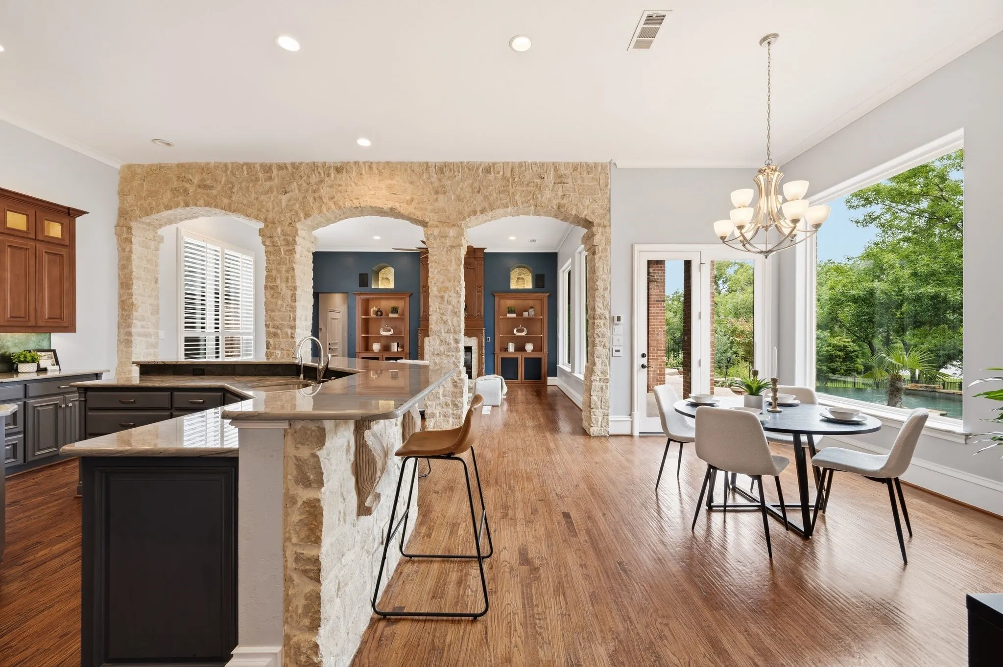 Single Family Residence For Sale in Denton County , 3091 Whispering Oaks Drive, Highland Village, Texas 75077, 5 Bedroom, 5 Bathroom, 3 Garage spaces, 4,668 Sqft, built in 2000, mls#21283186, Real Estate Agent in Highland Village, Homes For Sale in Denton county, Homes For Sale in Highland Village, Realtor in Highland Village Texas, Real Estate Brokerage Independent Realty Texas, Luminita Cordes Realtor