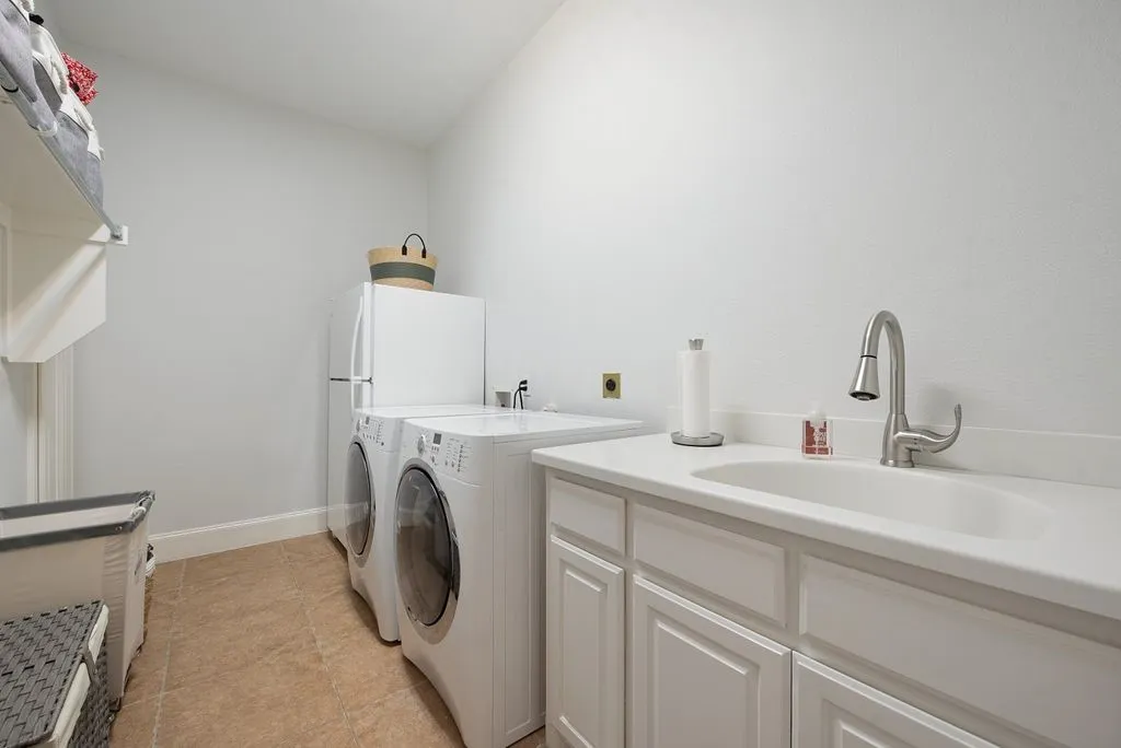 Single Family Residence For Sale in Collin County , 710 Essex Drive, Prosper, Texas 75078, 5 Bedroom, 5 Bathroom, 3 Garage spaces, 4,555 Sqft, built in 2009, mls#21282312, Real Estate Agent in Prosper, Homes For Sale in Collin county, Homes For Sale in Prosper, Realtor in Prosper Texas, Real Estate Brokerage Independent Realty Texas, Luminita Cordes Realtor