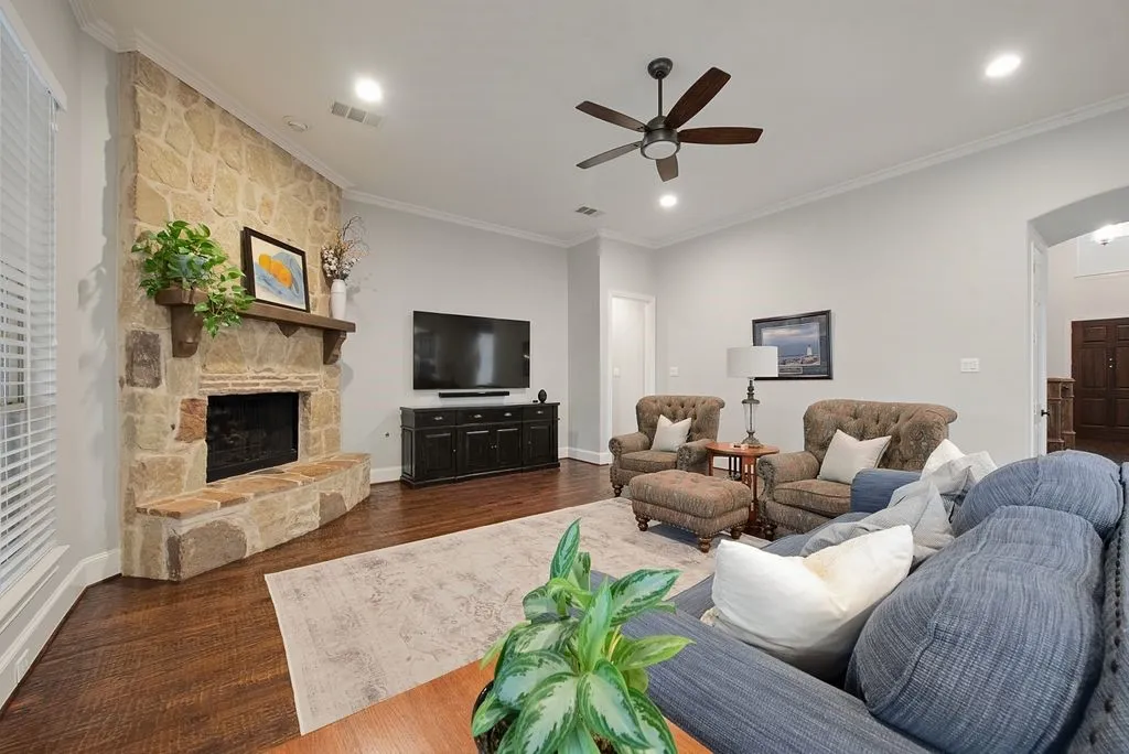 Single Family Residence For Sale in Collin County , 710 Essex Drive, Prosper, Texas 75078, 5 Bedroom, 5 Bathroom, 3 Garage spaces, 4,555 Sqft, built in 2009, mls#21282312, Real Estate Agent in Prosper, Homes For Sale in Collin county, Homes For Sale in Prosper, Realtor in Prosper Texas, Real Estate Brokerage Independent Realty Texas, Luminita Cordes Realtor