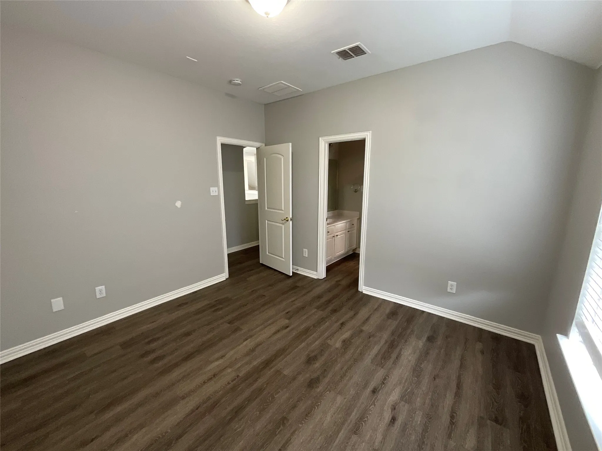 Single Family Residence For Sale in Denton County , 1055 Heathrow Drive, Frisco, Texas 75036, 4 Bedroom, 4 Bathroom, 2 Garage spaces, 3,570 Sqft, built in 2001, mls#21283808, Real Estate Agent in Frisco, Homes For Sale in Denton county, Homes For Sale in Frisco, Realtor in Frisco Texas, Real Estate Brokerage Independent Realty Texas, Luminita Cordes Realtor