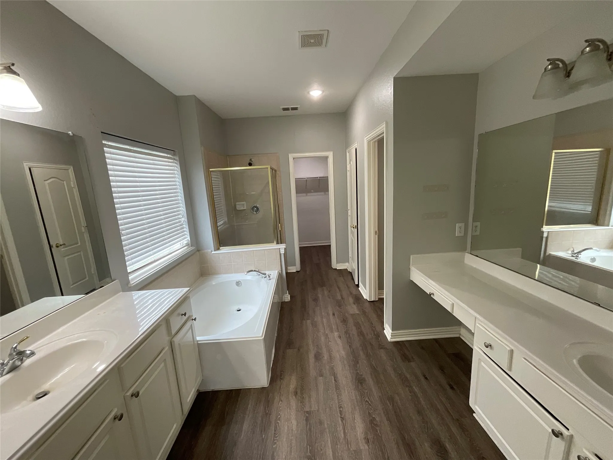Single Family Residence For Sale in Denton County , 1055 Heathrow Drive, Frisco, Texas 75036, 4 Bedroom, 4 Bathroom, 2 Garage spaces, 3,570 Sqft, built in 2001, mls#21283808, Real Estate Agent in Frisco, Homes For Sale in Denton county, Homes For Sale in Frisco, Realtor in Frisco Texas, Real Estate Brokerage Independent Realty Texas, Luminita Cordes Realtor