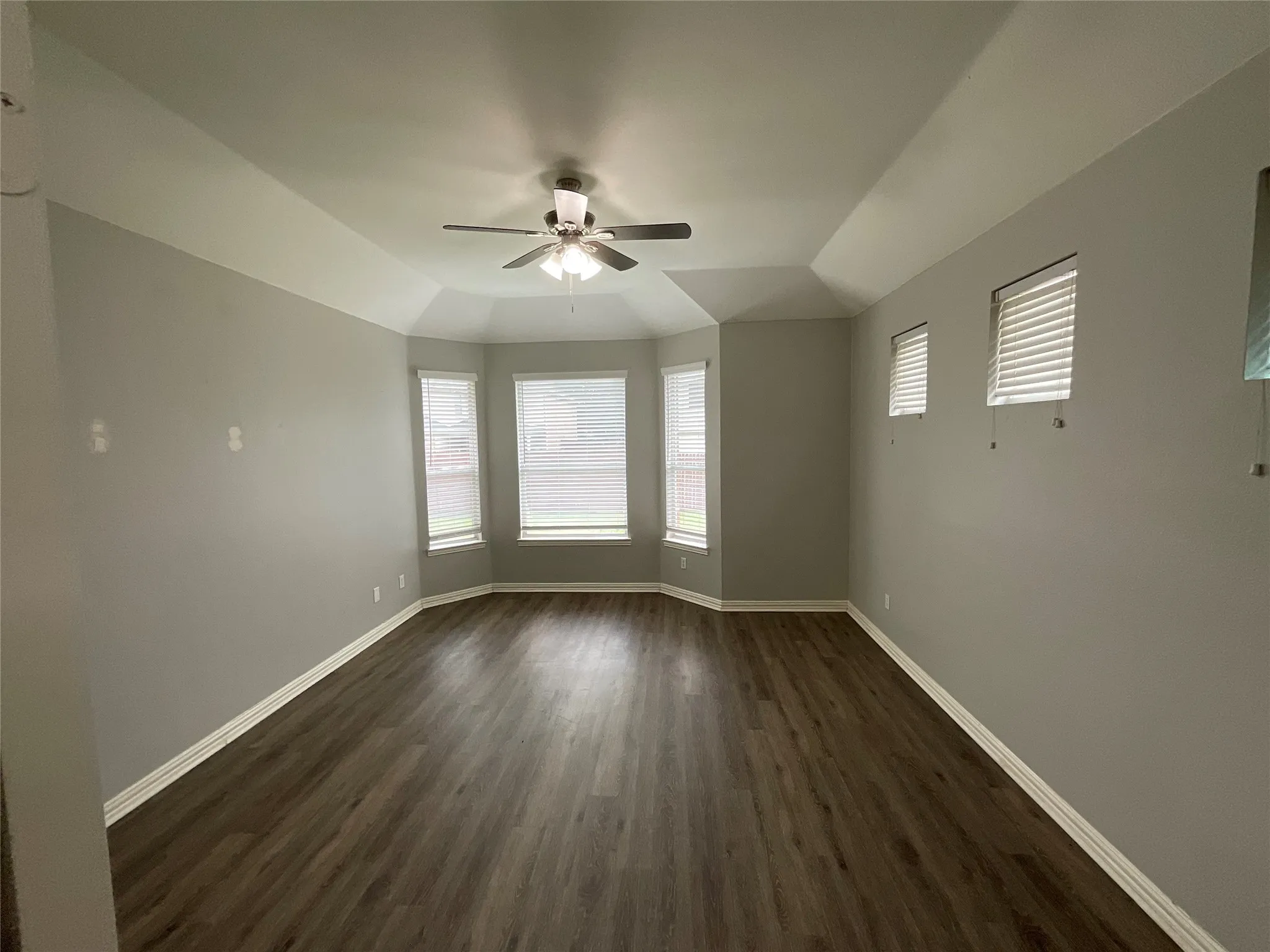 Single Family Residence For Sale in Denton County , 1055 Heathrow Drive, Frisco, Texas 75036, 4 Bedroom, 4 Bathroom, 2 Garage spaces, 3,570 Sqft, built in 2001, mls#21283808, Real Estate Agent in Frisco, Homes For Sale in Denton county, Homes For Sale in Frisco, Realtor in Frisco Texas, Real Estate Brokerage Independent Realty Texas, Luminita Cordes Realtor