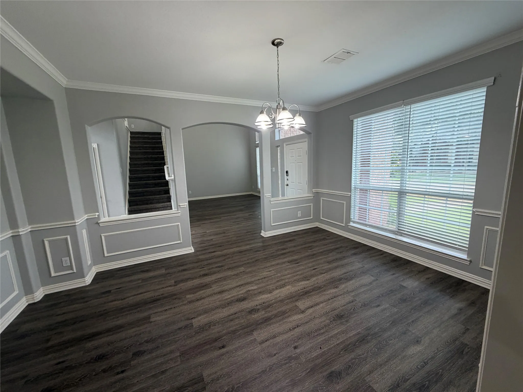Single Family Residence For Sale in Denton County , 1055 Heathrow Drive, Frisco, Texas 75036, 4 Bedroom, 4 Bathroom, 2 Garage spaces, 3,570 Sqft, built in 2001, mls#21283808, Real Estate Agent in Frisco, Homes For Sale in Denton county, Homes For Sale in Frisco, Realtor in Frisco Texas, Real Estate Brokerage Independent Realty Texas, Luminita Cordes Realtor