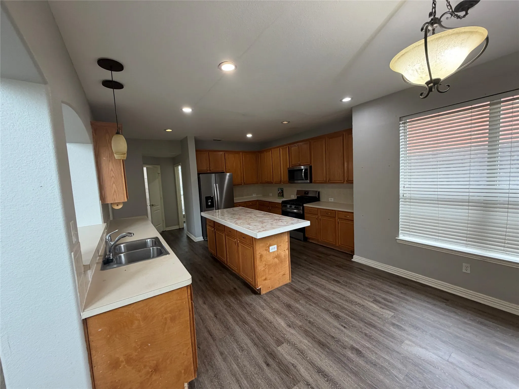 Single Family Residence For Sale in Denton County , 1055 Heathrow Drive, Frisco, Texas 75036, 4 Bedroom, 4 Bathroom, 2 Garage spaces, 3,570 Sqft, built in 2001, mls#21283808, Real Estate Agent in Frisco, Homes For Sale in Denton county, Homes For Sale in Frisco, Realtor in Frisco Texas, Real Estate Brokerage Independent Realty Texas, Luminita Cordes Realtor