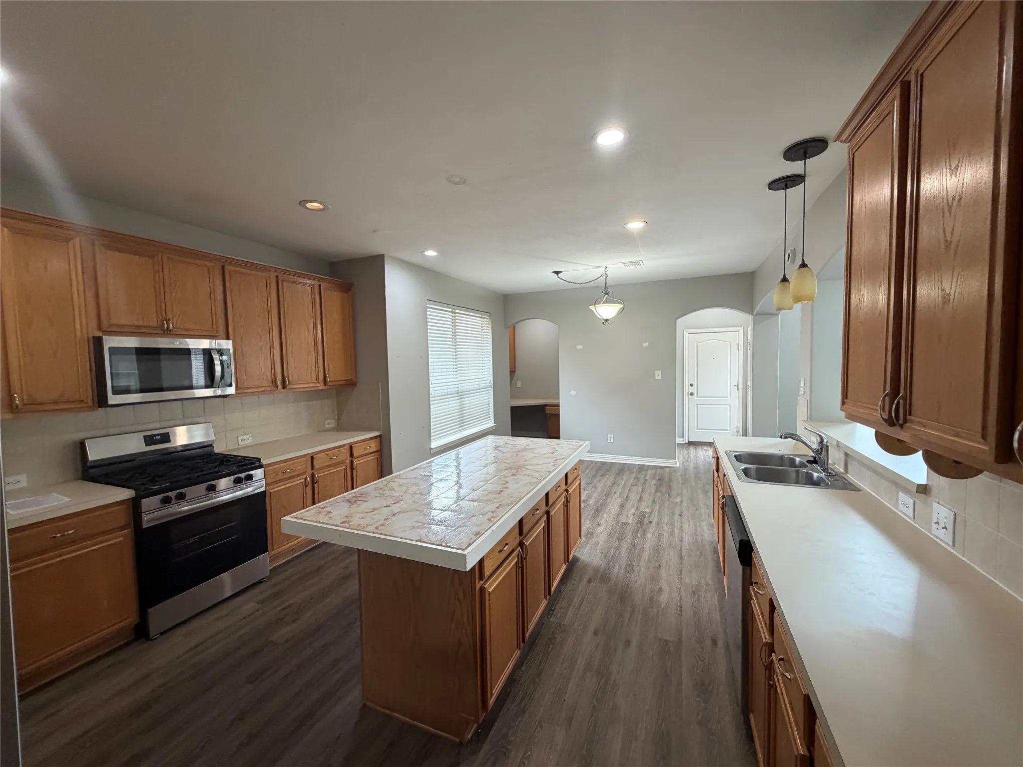 Single Family Residence For Sale in Denton County , 1055 Heathrow Drive, Frisco, Texas 75036, 4 Bedroom, 4 Bathroom, 2 Garage spaces, 3,570 Sqft, built in 2001, mls#21283808, Real Estate Agent in Frisco, Homes For Sale in Denton county, Homes For Sale in Frisco, Realtor in Frisco Texas, Real Estate Brokerage Independent Realty Texas, Luminita Cordes Realtor