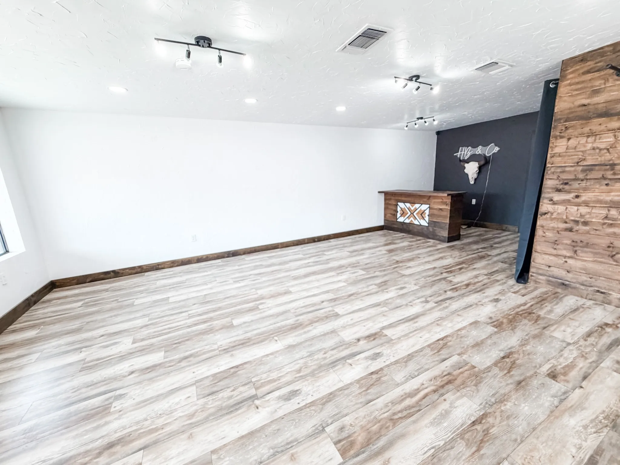 Retail For Sale in Mc Culloch County , 210 N Bridge, Brady, Texas 76825, 0, 0, Garage spaces, 0 Sqft, built in 1920, Price $119,000, mls#21285276, Real Estate Agent in Brady, Homes For Sale in Mc Culloch county, Homes For Sale in Brady, Realtor in Brady Texas, Real Estate Brokerage Independent Realty Texas, Luminita Cordes Realtor