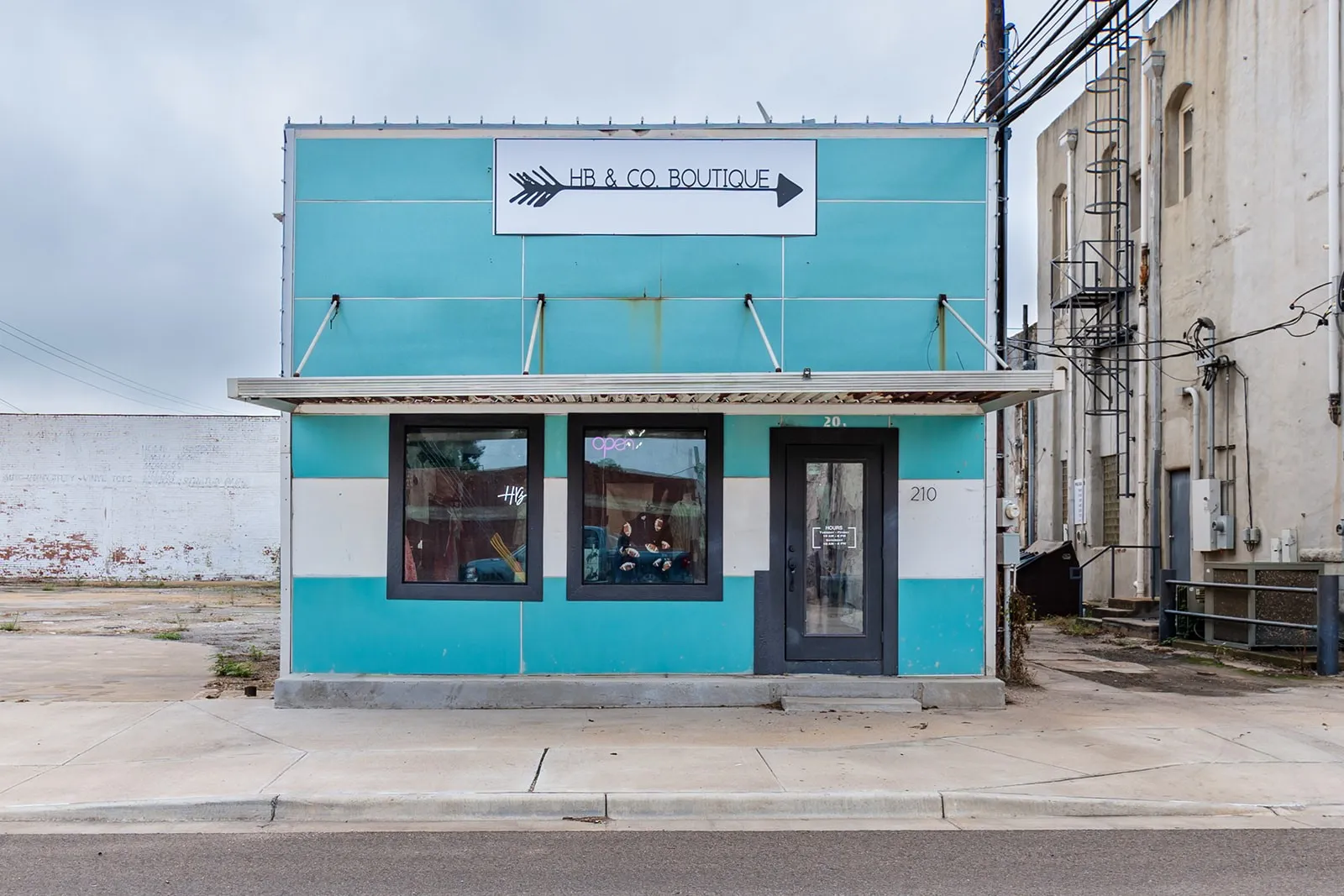 Retail For Sale in Mc Culloch County , 210 N Bridge, Brady, Texas 76825, 0, 0, Garage spaces, 0 Sqft, built in 1920, Price $119,000, mls#21285276, Real Estate Agent in Brady, Homes For Sale in Mc Culloch county, Homes For Sale in Brady, Realtor in Brady Texas, Real Estate Brokerage Independent Realty Texas, Luminita Cordes Realtor