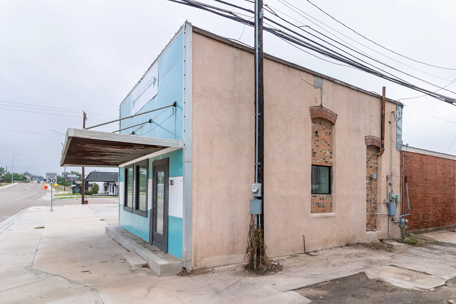 Retail For Sale in Mc Culloch County , 210 N Bridge, Brady, Texas 76825, 0, 0, Garage spaces, 0 Sqft, built in 1920, Price $119,000, mls#21285276, Real Estate Agent in Brady, Homes For Sale in Mc Culloch county, Homes For Sale in Brady, Realtor in Brady Texas, Real Estate Brokerage Independent Realty Texas, Luminita Cordes Realtor