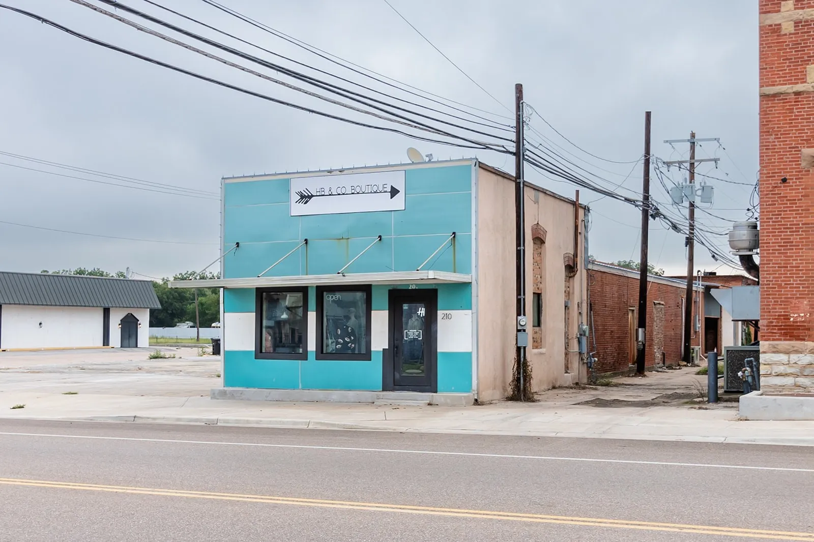 Retail For Sale in Mc Culloch County , 210 N Bridge, Brady, Texas 76825, 0, 0, Garage spaces, 0 Sqft, built in 1920, Price $119,000, mls#21285276, Real Estate Agent in Brady, Homes For Sale in Mc Culloch county, Homes For Sale in Brady, Realtor in Brady Texas, Real Estate Brokerage Independent Realty Texas, Luminita Cordes Realtor