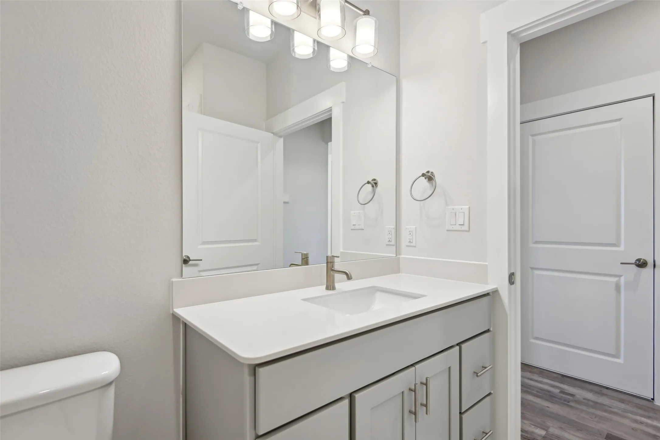 Townhouse For Rent in Tarrant County , 3153 Winter Rose Way RR # 7, Arlington, Texas 76005, 2 Bedroom, 2 Bathroom, 2 Garage spaces, 1,367 Sqft, built in 2023, mls#21285322, Real Estate Agent in Arlington, Homes For Rent in Tarrant county, Homes For Rent in Arlington, Realtor in Arlington Texas, Real Estate Brokerage Independent Realty Texas, Luminita Cordes Realtor