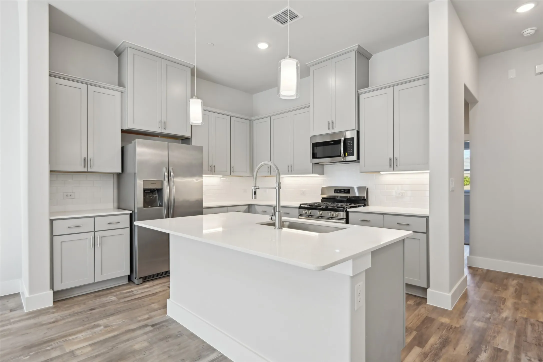Townhouse For Rent in Tarrant County , 3153 Winter Rose Way RR # 7, Arlington, Texas 76005, 2 Bedroom, 2 Bathroom, 2 Garage spaces, 1,367 Sqft, built in 2023, mls#21285322, Real Estate Agent in Arlington, Homes For Rent in Tarrant county, Homes For Rent in Arlington, Realtor in Arlington Texas, Real Estate Brokerage Independent Realty Texas, Luminita Cordes Realtor