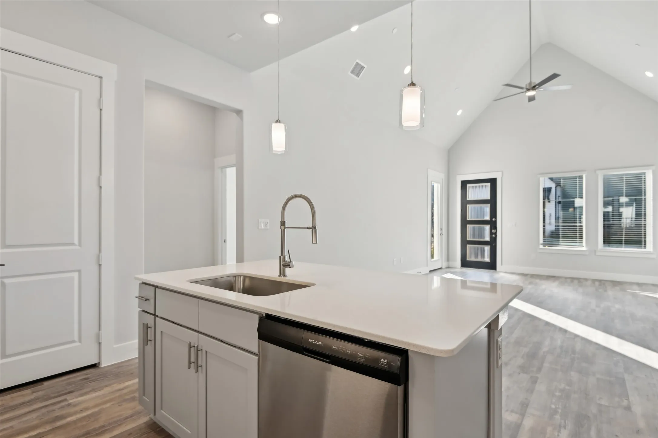Townhouse For Rent in Tarrant County , 3153 Winter Rose Way RR # 7, Arlington, Texas 76005, 2 Bedroom, 2 Bathroom, 2 Garage spaces, 1,367 Sqft, built in 2023, mls#21285322, Real Estate Agent in Arlington, Homes For Rent in Tarrant county, Homes For Rent in Arlington, Realtor in Arlington Texas, Real Estate Brokerage Independent Realty Texas, Luminita Cordes Realtor