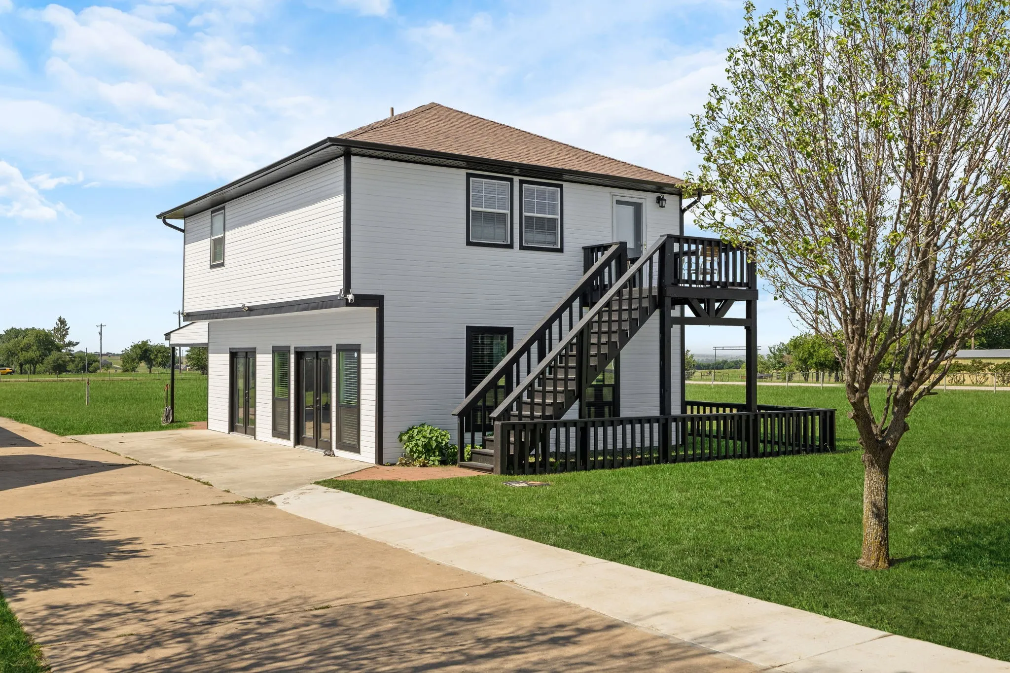 Single Family Residence For Sale in Denton County , 12240 Wellington Road, Ponder, Texas 76259, 4 Bedroom, 3 Bathroom, Garage spaces, 4,000 Sqft, built in 2002, mls#21282414, Real Estate Agent in Ponder, Homes For Sale in Denton county, Homes For Sale in Ponder, Realtor in Ponder Texas, Real Estate Brokerage Independent Realty Texas, Luminita Cordes Realtor
