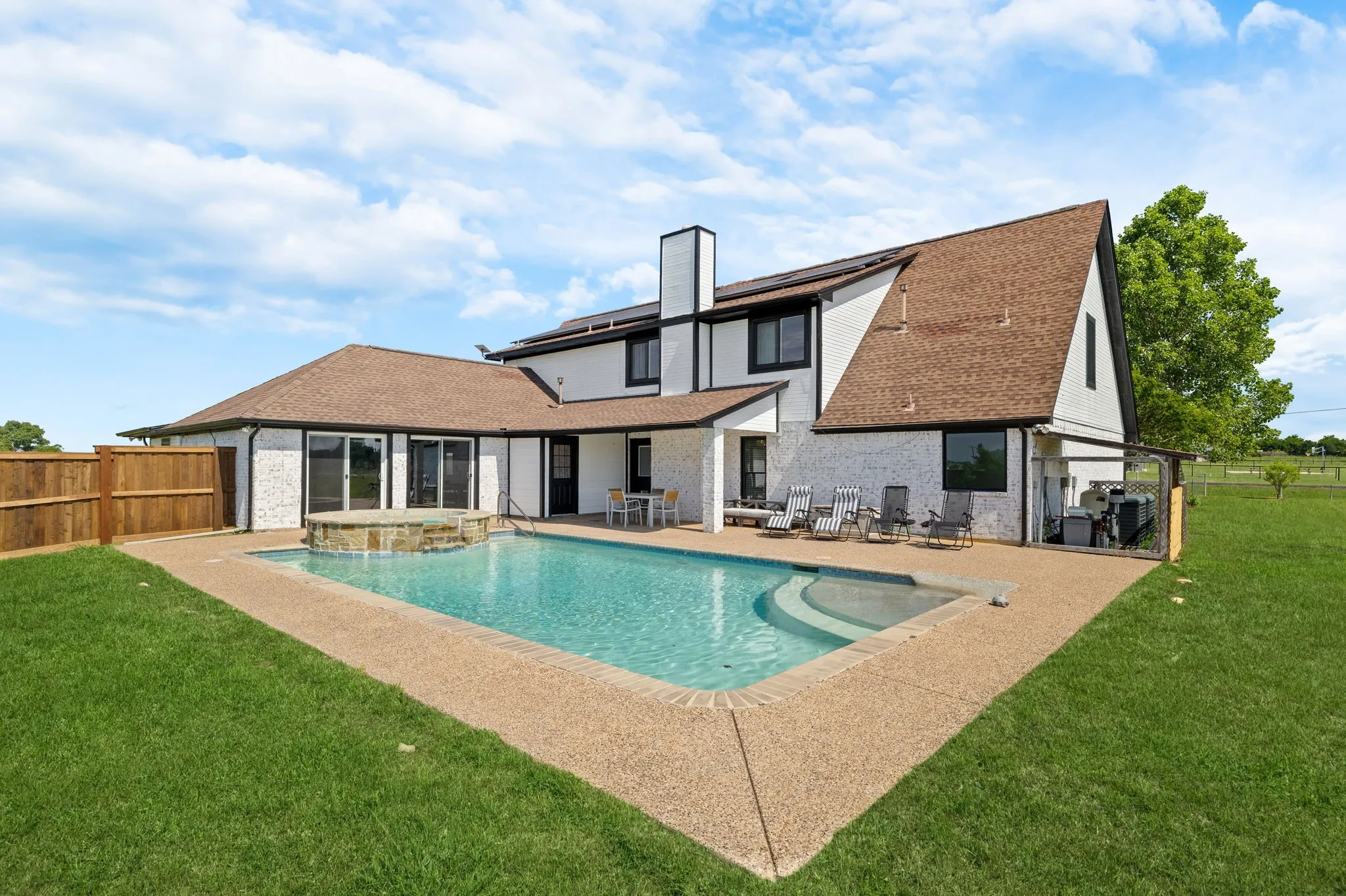 Single Family Residence For Sale in Denton County , 12240 Wellington Road, Ponder, Texas 76259, 4 Bedroom, 3 Bathroom, Garage spaces, 4,000 Sqft, built in 2002, mls#21282414, Real Estate Agent in Ponder, Homes For Sale in Denton county, Homes For Sale in Ponder, Realtor in Ponder Texas, Real Estate Brokerage Independent Realty Texas, Luminita Cordes Realtor