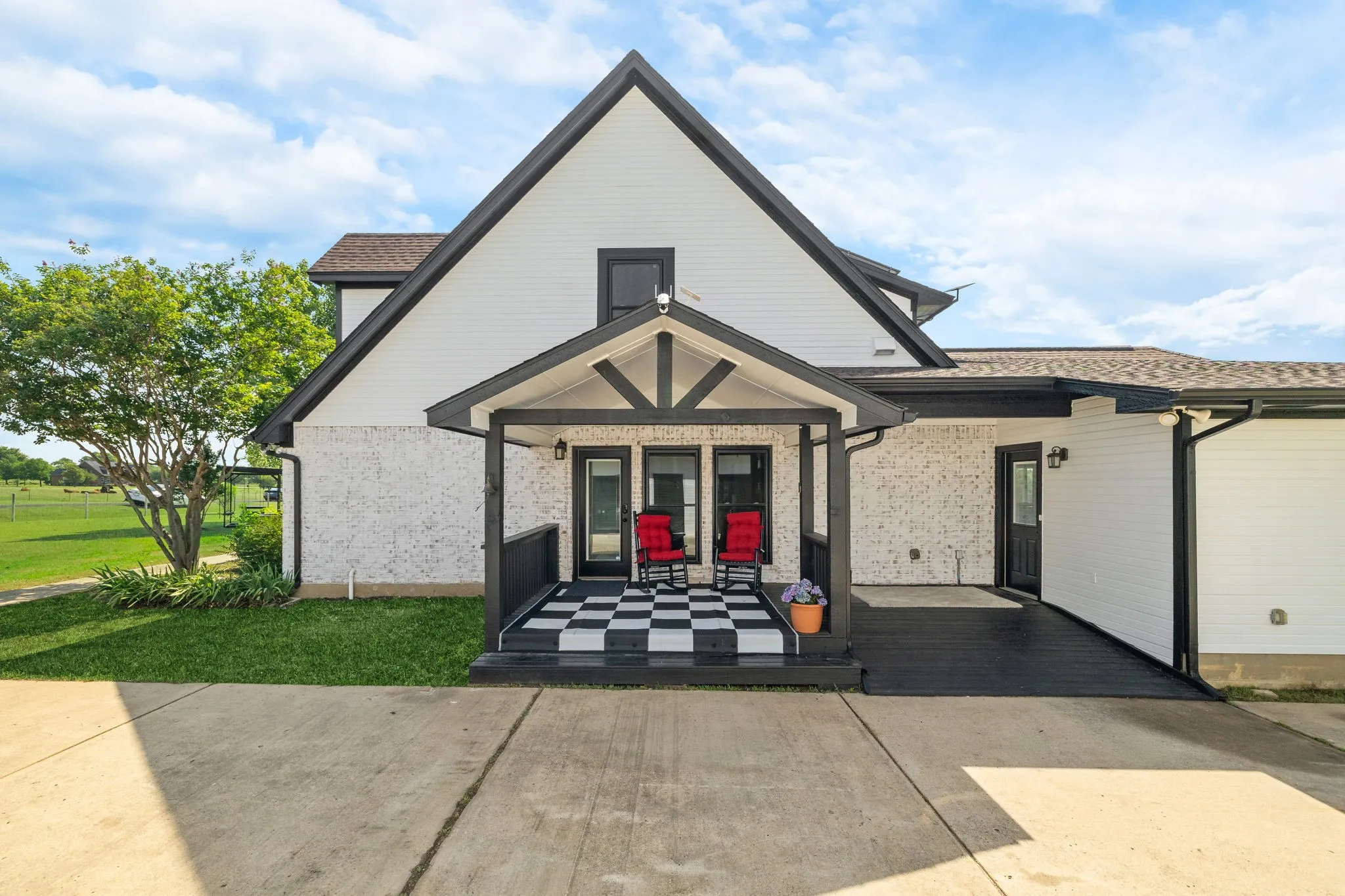 Single Family Residence For Sale in Denton County , 12240 Wellington Road, Ponder, Texas 76259, 4 Bedroom, 3 Bathroom, Garage spaces, 4,000 Sqft, built in 2002, mls#21282414, Real Estate Agent in Ponder, Homes For Sale in Denton county, Homes For Sale in Ponder, Realtor in Ponder Texas, Real Estate Brokerage Independent Realty Texas, Luminita Cordes Realtor