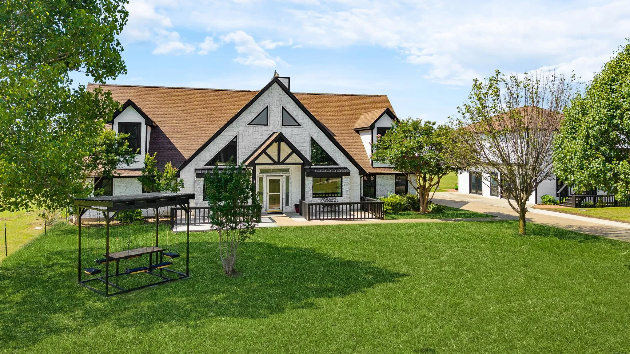 Single Family Residence For Sale in Denton County , 12240 Wellington Road, Ponder, Texas 76259, 4 Bedroom, 3 Bathroom, Garage spaces, 4,000 Sqft, built in 2002, mls#21282414, Real Estate Agent in Ponder, Homes For Sale in Denton county, Homes For Sale in Ponder, Realtor in Ponder Texas, Real Estate Brokerage Independent Realty Texas, Luminita Cordes Realtor