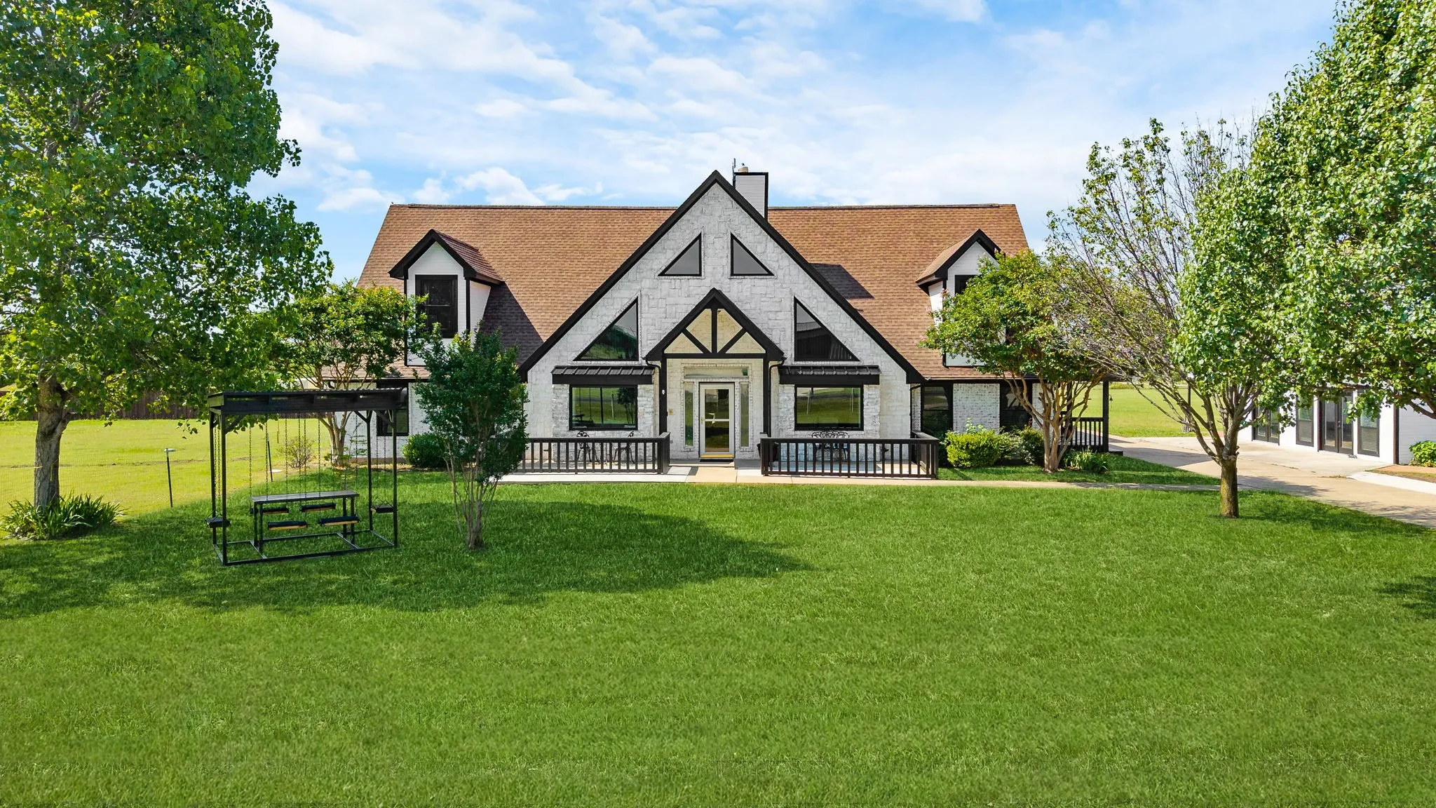 Single Family Residence For Sale in Denton County , 12240 Wellington Road, Ponder, Texas 76259, 4 Bedroom, 3 Bathroom, Garage spaces, 4,000 Sqft, built in 2002, mls#21282414, Real Estate Agent in Ponder, Homes For Sale in Denton county, Homes For Sale in Ponder, Realtor in Ponder Texas, Real Estate Brokerage Independent Realty Texas, Luminita Cordes Realtor