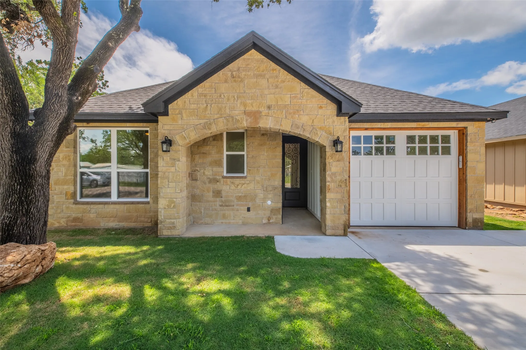 Single Family Residence For Sale in Hood County , 2719 Sycamore Court, Granbury, Texas 76048, 3 Bedroom, 2 Bathroom, 1 Garage spaces, 1,411 Sqft, built in 2026, mls#21281980, Real Estate Agent in Granbury, Homes For Sale in Hood county, Homes For Sale in Granbury, Realtor in Granbury Texas, Real Estate Brokerage Independent Realty Texas, Luminita Cordes Realtor