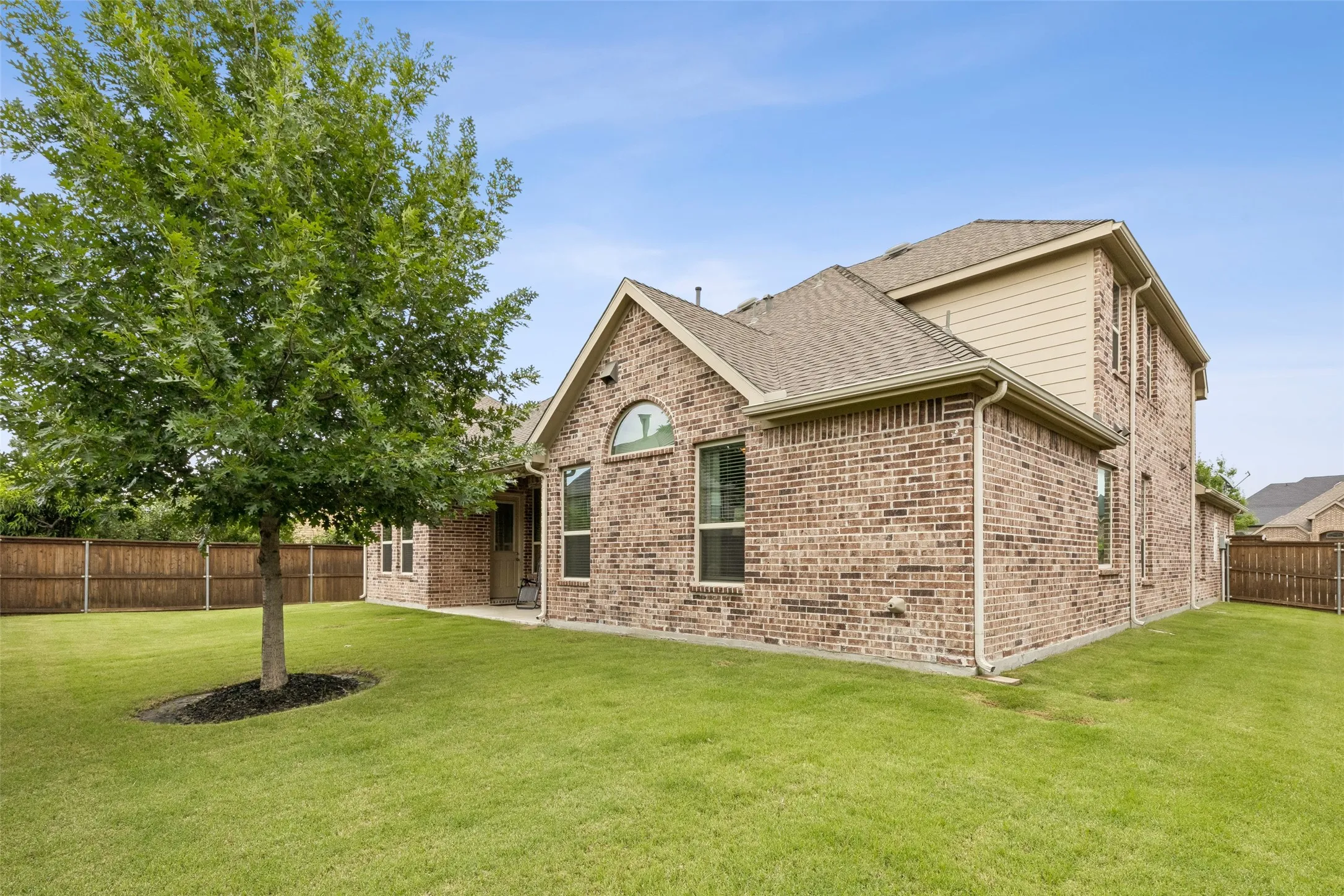 Single Family Residence For Sale in Denton County , 16157 Moss Haven Lane, Frisco, Texas 75033, 3 Bedroom, 4 Bathroom, 2 Garage spaces, 2,820 Sqft, built in 2017, mls#21285085, Real Estate Agent in Frisco, Homes For Sale in Denton county, Homes For Sale in Frisco, Realtor in Frisco Texas, Real Estate Brokerage Independent Realty Texas, Luminita Cordes Realtor