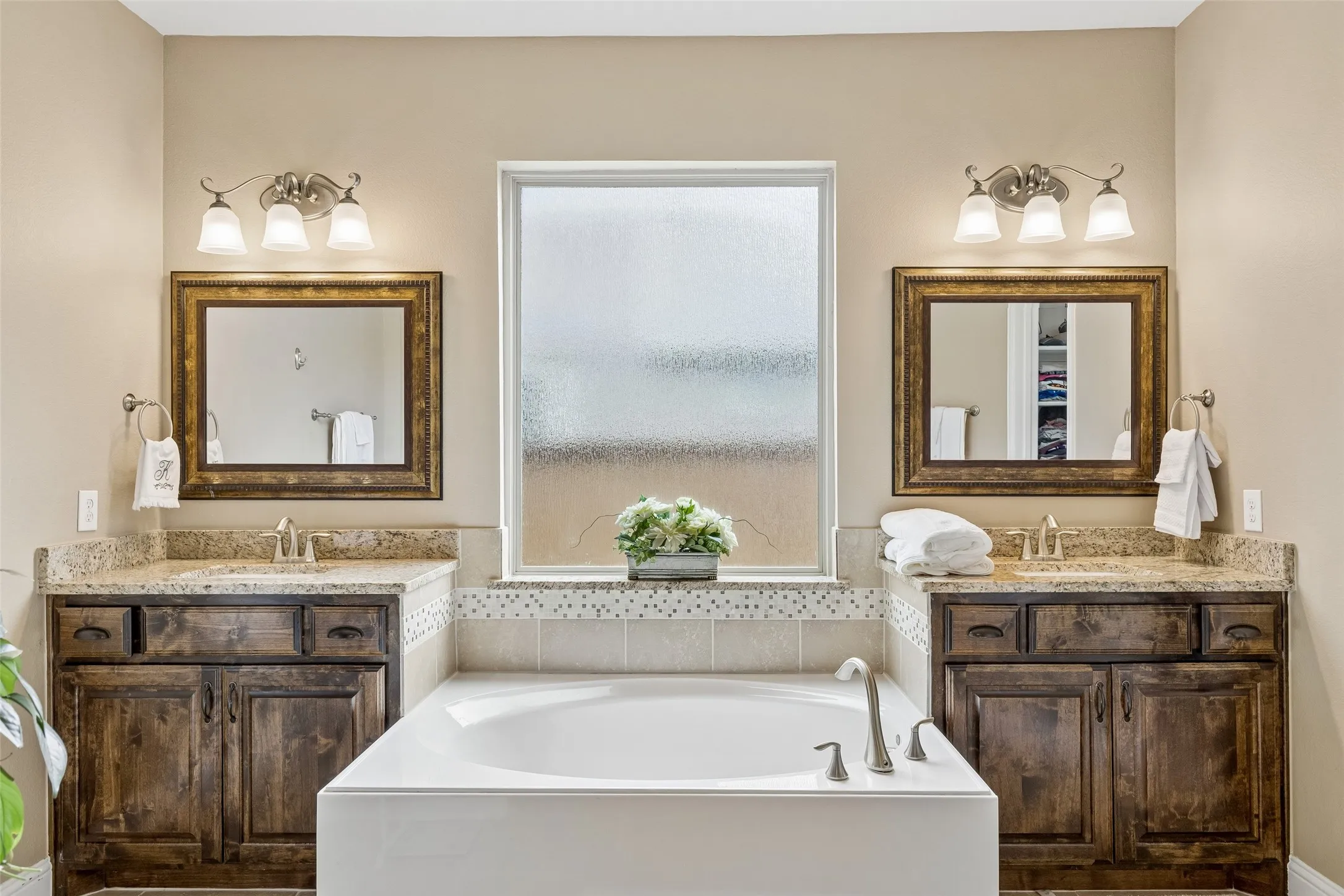 Single Family Residence For Sale in Denton County , 16157 Moss Haven Lane, Frisco, Texas 75033, 3 Bedroom, 4 Bathroom, 2 Garage spaces, 2,820 Sqft, built in 2017, mls#21285085, Real Estate Agent in Frisco, Homes For Sale in Denton county, Homes For Sale in Frisco, Realtor in Frisco Texas, Real Estate Brokerage Independent Realty Texas, Luminita Cordes Realtor