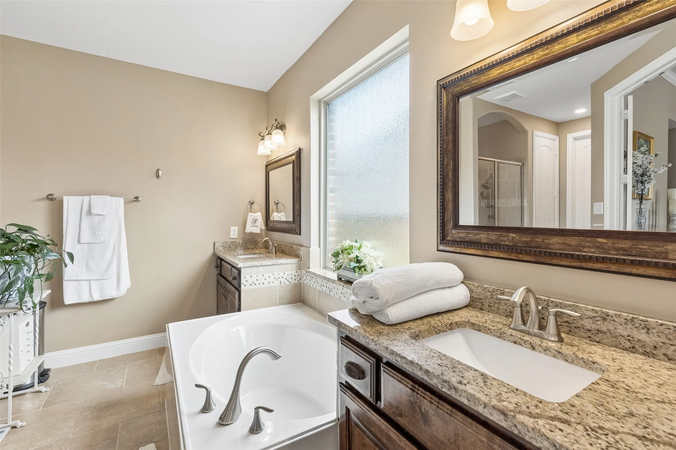 Single Family Residence For Sale in Denton County , 16157 Moss Haven Lane, Frisco, Texas 75033, 3 Bedroom, 4 Bathroom, 2 Garage spaces, 2,820 Sqft, built in 2017, mls#21285085, Real Estate Agent in Frisco, Homes For Sale in Denton county, Homes For Sale in Frisco, Realtor in Frisco Texas, Real Estate Brokerage Independent Realty Texas, Luminita Cordes Realtor