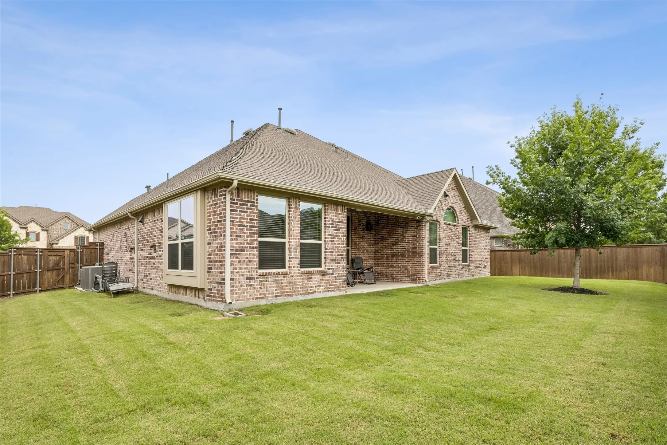 Single Family Residence For Sale in Denton County , 16157 Moss Haven Lane, Frisco, Texas 75033, 3 Bedroom, 4 Bathroom, 2 Garage spaces, 2,820 Sqft, built in 2017, mls#21285085, Real Estate Agent in Frisco, Homes For Sale in Denton county, Homes For Sale in Frisco, Realtor in Frisco Texas, Real Estate Brokerage Independent Realty Texas, Luminita Cordes Realtor