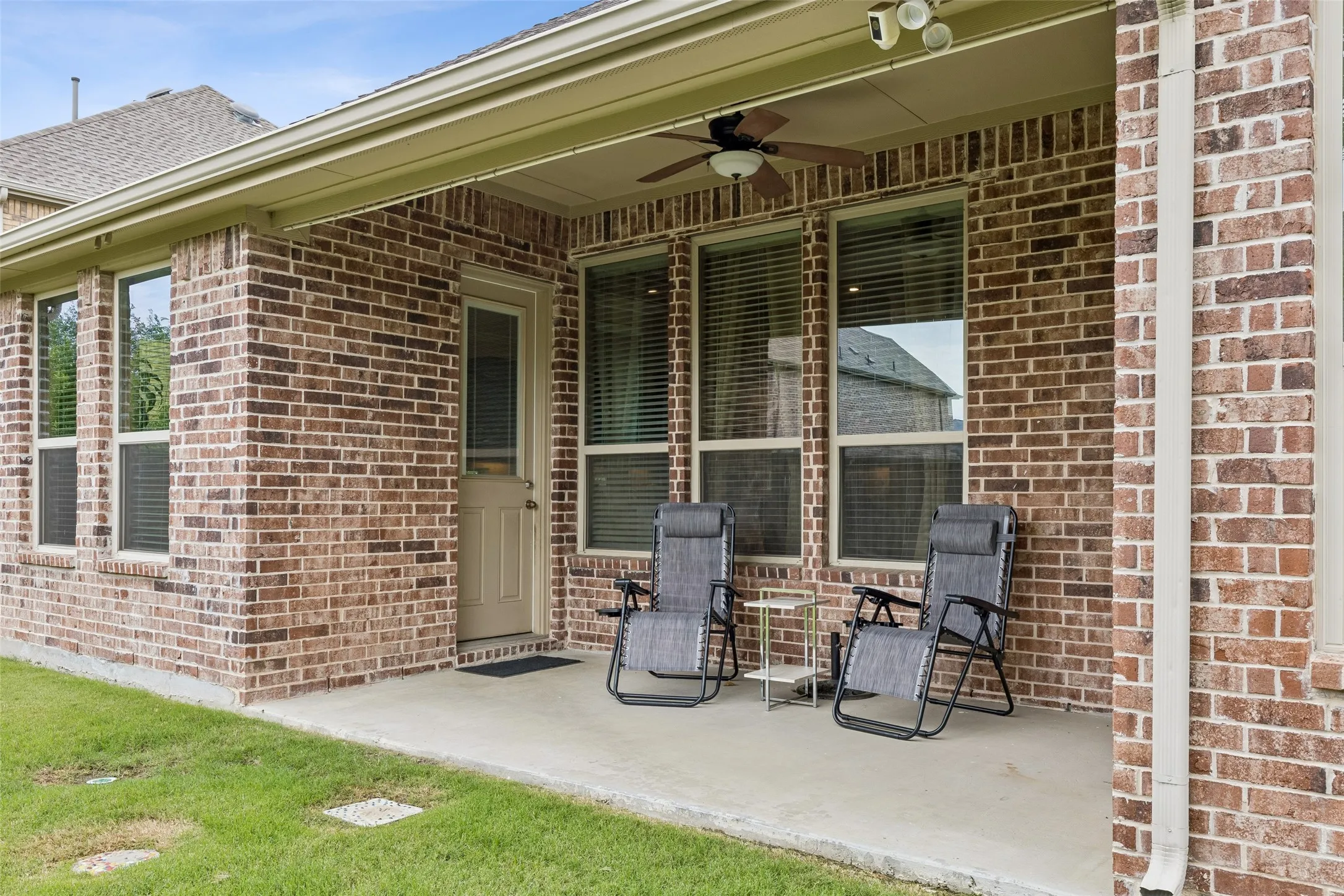 Single Family Residence For Sale in Denton County , 16157 Moss Haven Lane, Frisco, Texas 75033, 3 Bedroom, 4 Bathroom, 2 Garage spaces, 2,820 Sqft, built in 2017, mls#21285085, Real Estate Agent in Frisco, Homes For Sale in Denton county, Homes For Sale in Frisco, Realtor in Frisco Texas, Real Estate Brokerage Independent Realty Texas, Luminita Cordes Realtor