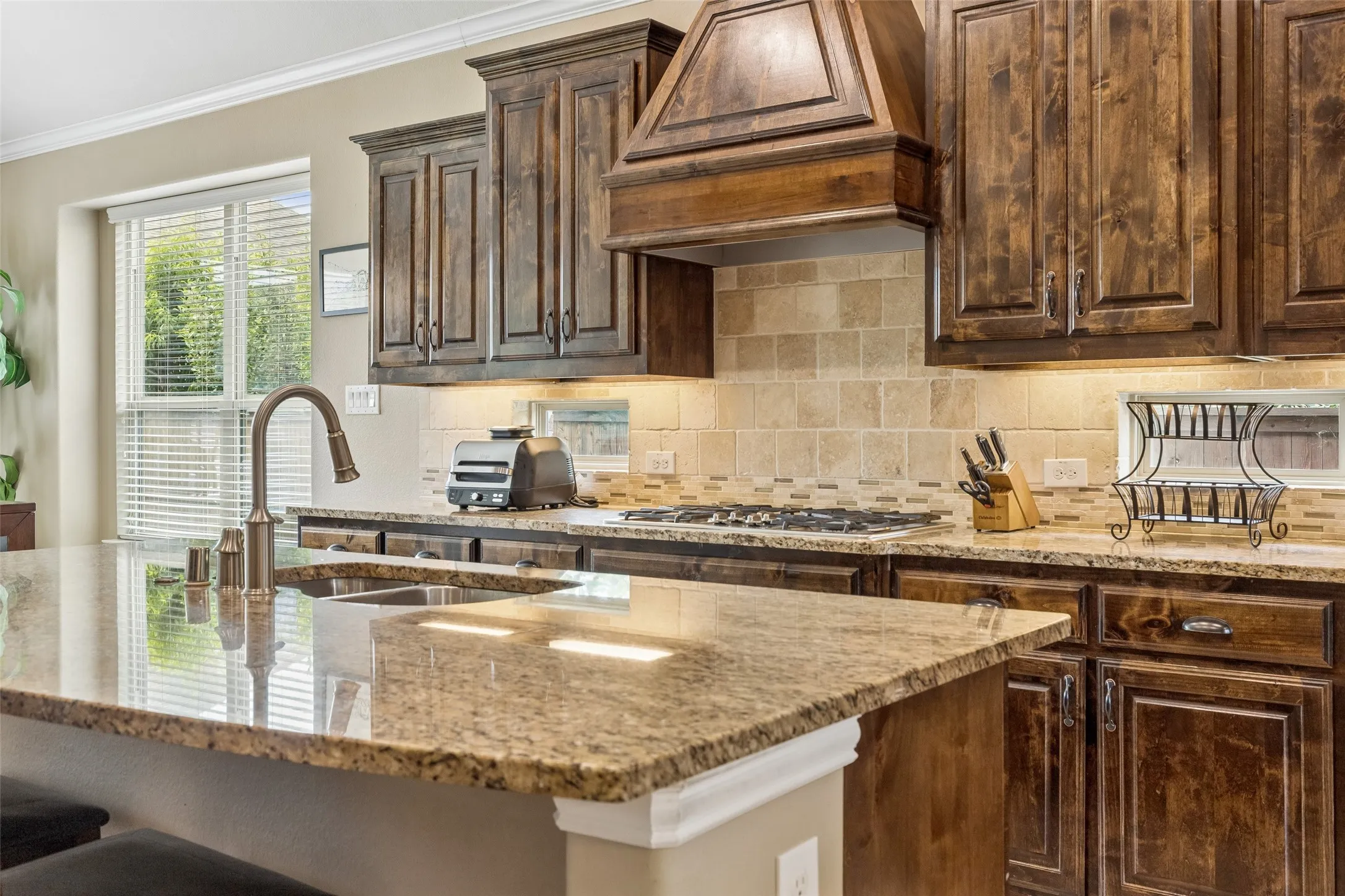 Single Family Residence For Sale in Denton County , 16157 Moss Haven Lane, Frisco, Texas 75033, 3 Bedroom, 4 Bathroom, 2 Garage spaces, 2,820 Sqft, built in 2017, mls#21285085, Real Estate Agent in Frisco, Homes For Sale in Denton county, Homes For Sale in Frisco, Realtor in Frisco Texas, Real Estate Brokerage Independent Realty Texas, Luminita Cordes Realtor