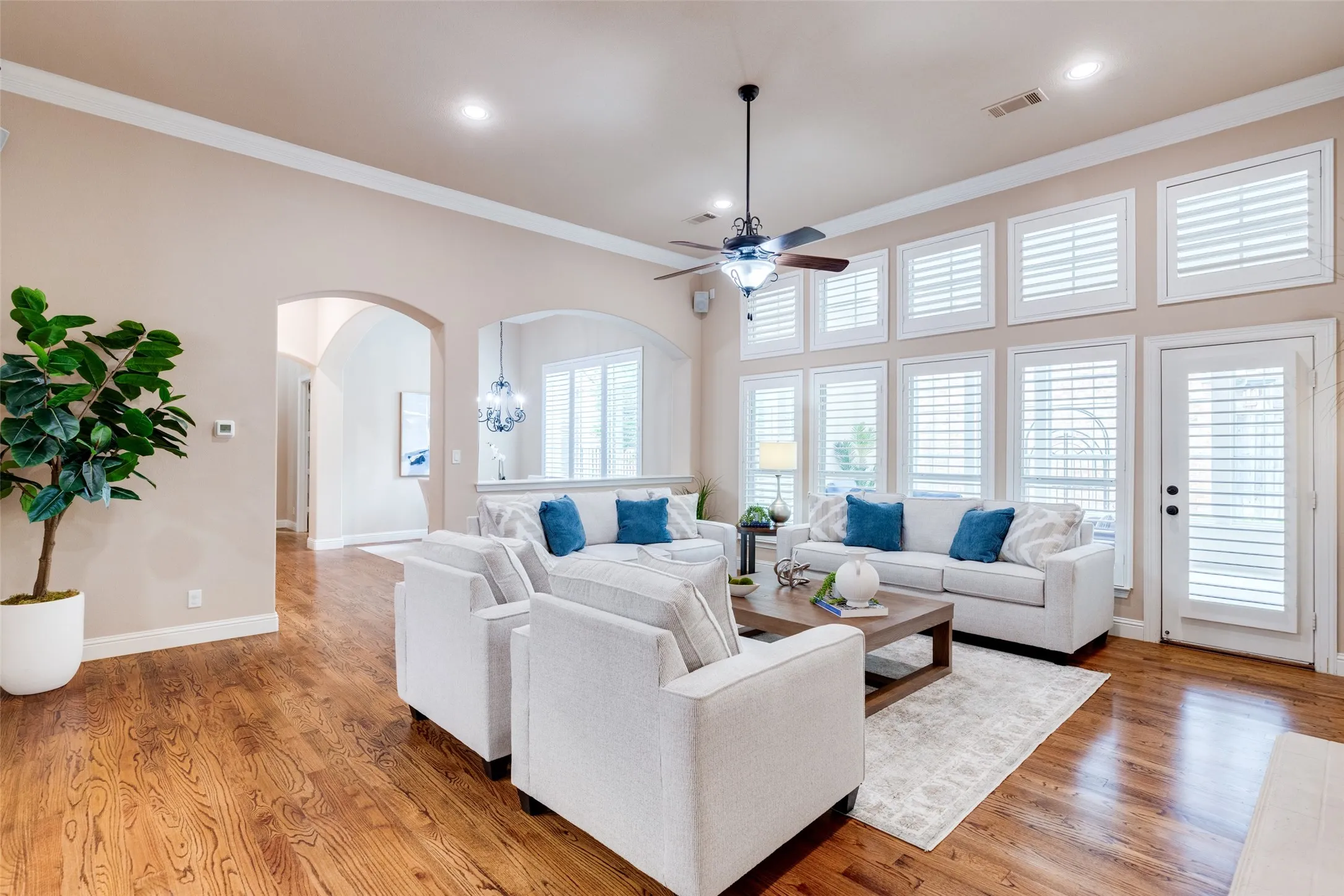 Single Family Residence For Sale in Collin County , 5652 Swisher Circle, Frisco, Texas 75034, 3 Bedroom, 4 Bathroom, 2 Garage spaces, 3,071 Sqft, built in 2002, mls#21276464, Real Estate Agent in Frisco, Homes For Sale in Collin county, Homes For Sale in Frisco, Realtor in Frisco Texas, Real Estate Brokerage Independent Realty Texas, Luminita Cordes Realtor