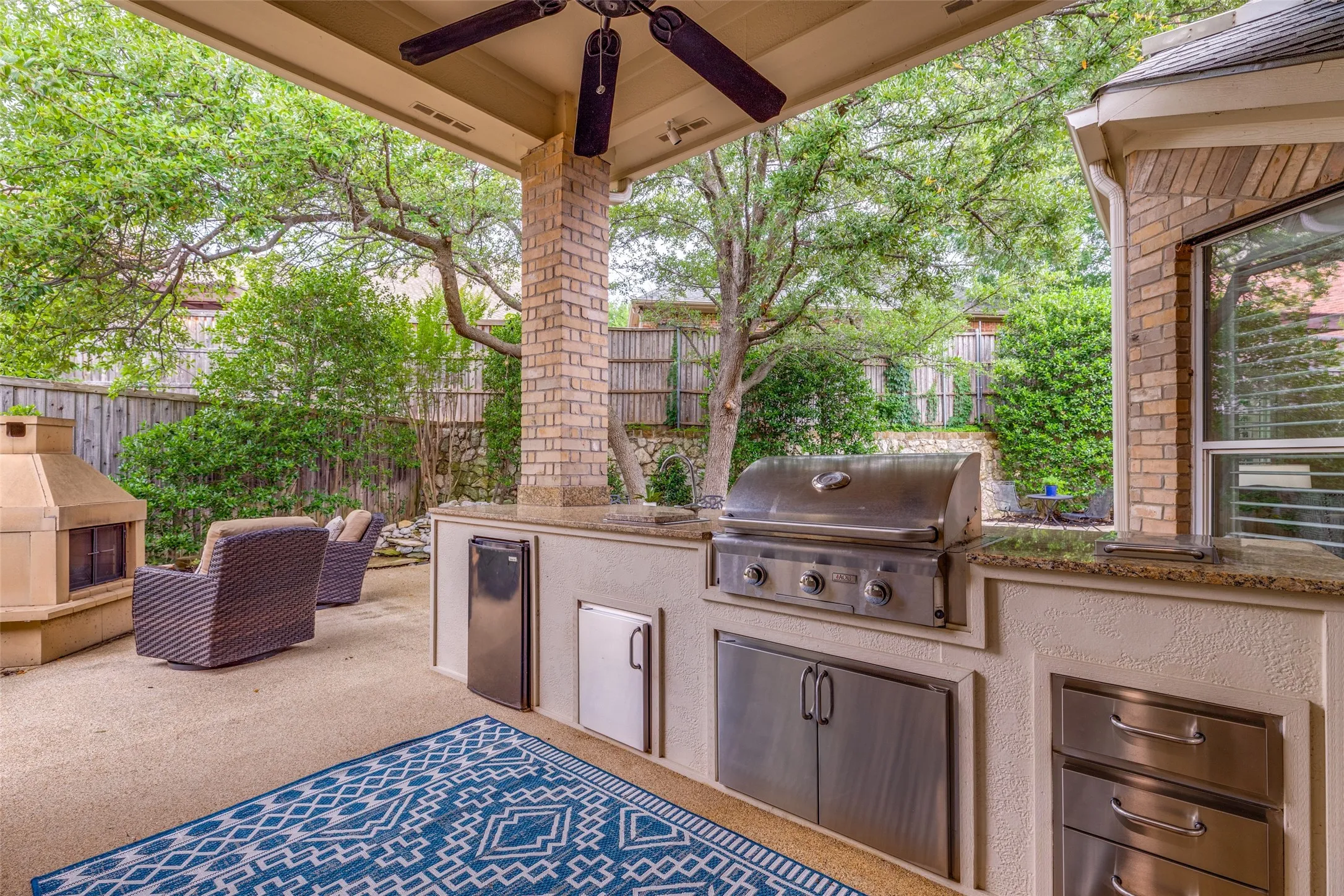 Outdoor kitchen