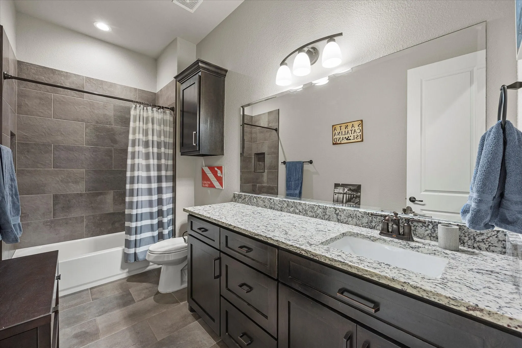 Auxuilary full bath